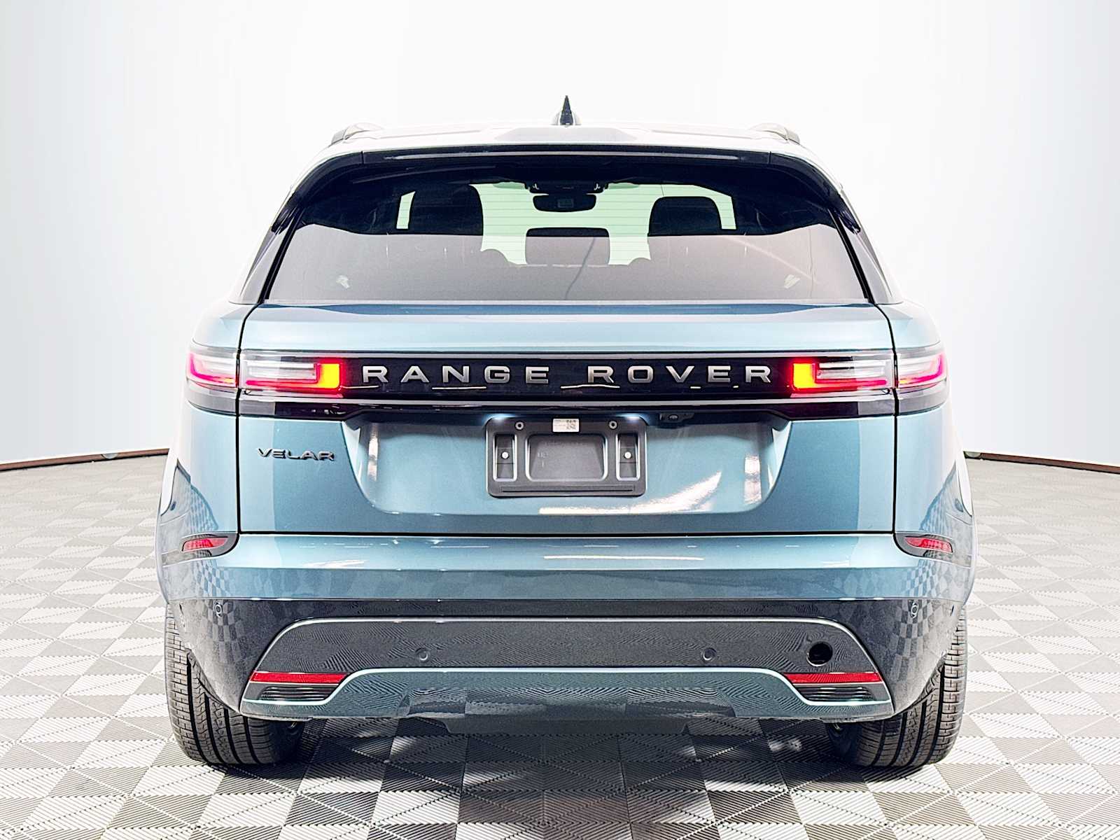 2026 Land Rover Range Rover Velar SE photo 4