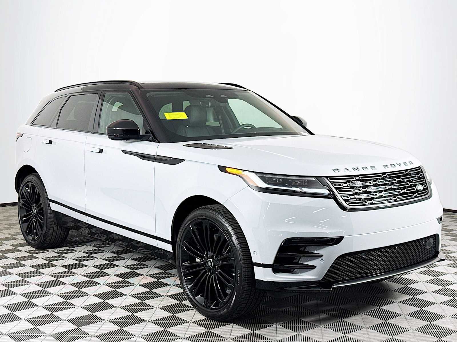 2026 Land Rover Range Rover Velar SE photo 3