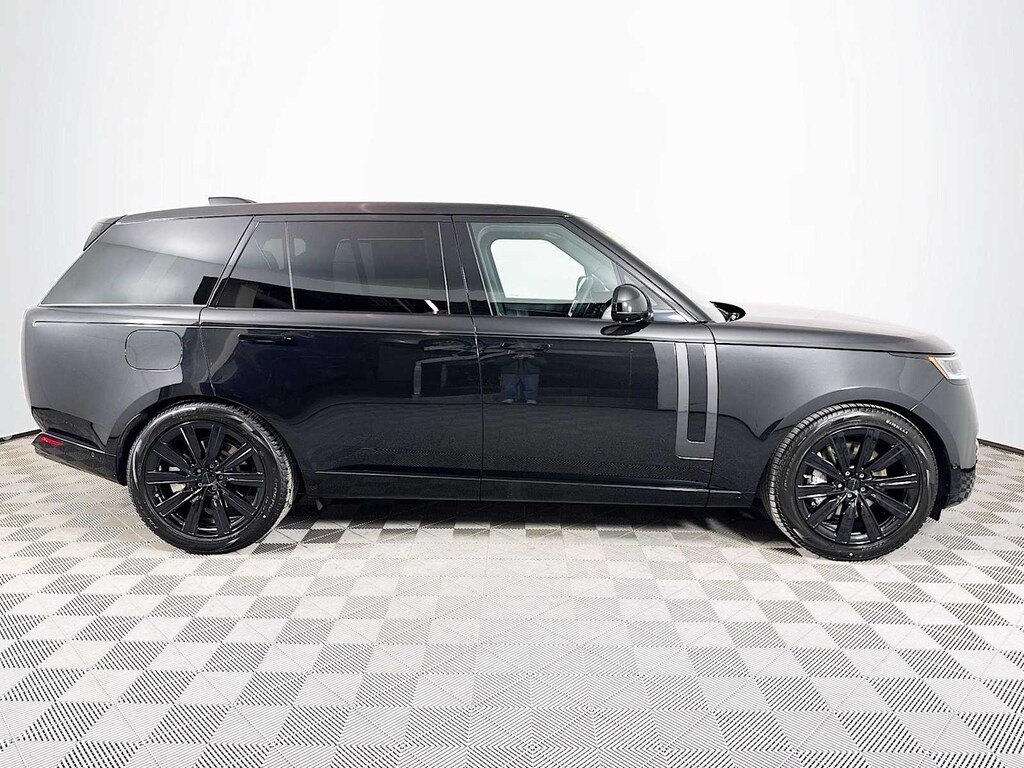 New 2026 Land Rover Range Rover SE LWB 7-Seats / V8 SUV
