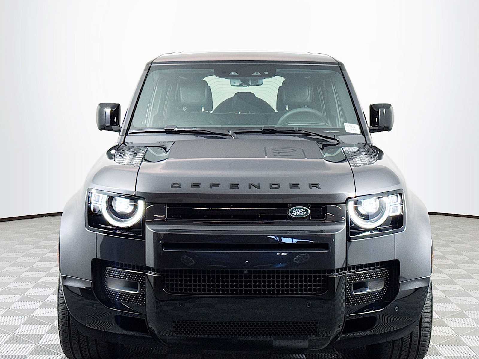 2024 Land Rover Defender 110 V8 photo 2