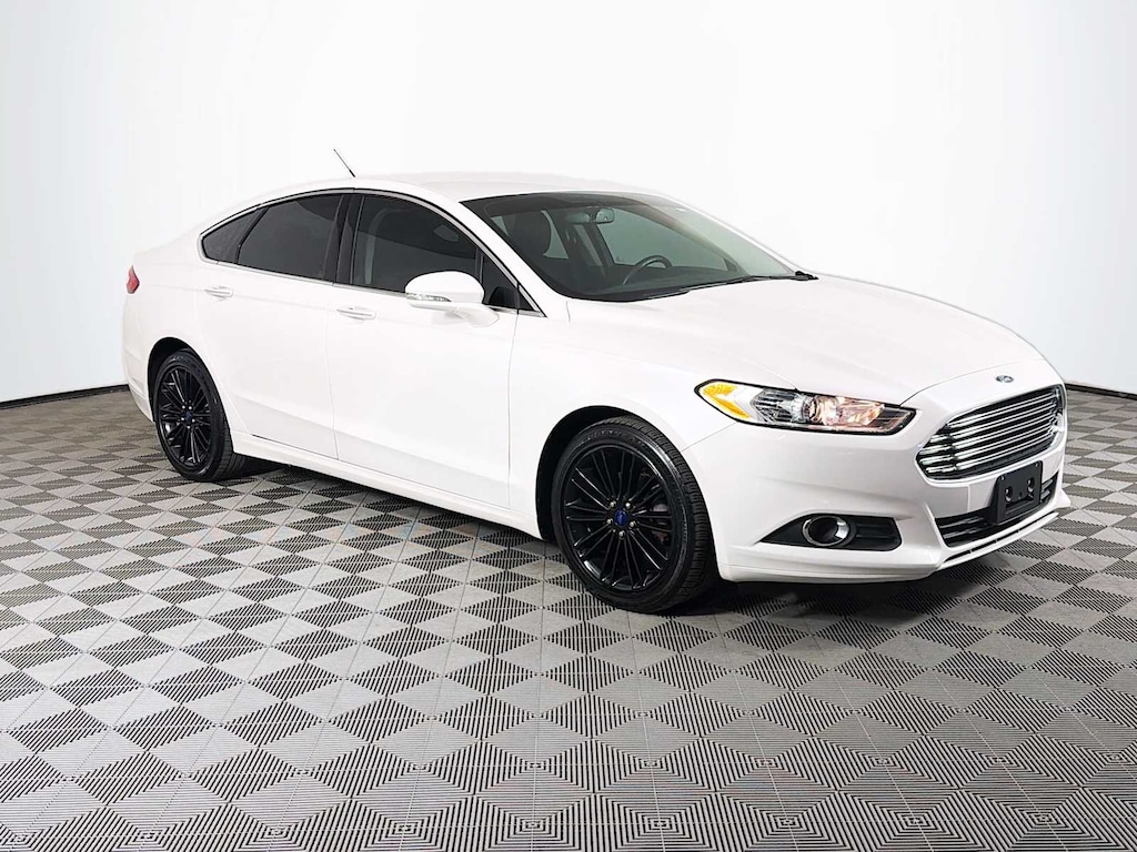 Used 2016 Ford Fusion SE Sedan