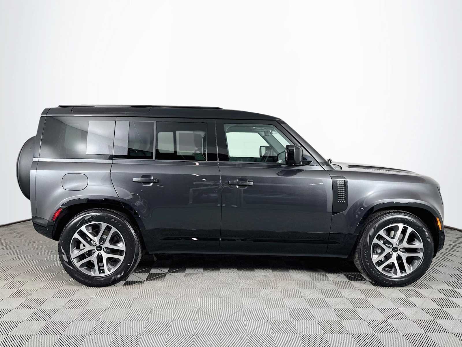 New 2026 Land Rover Defender 110 X-Dynamic SE SUV