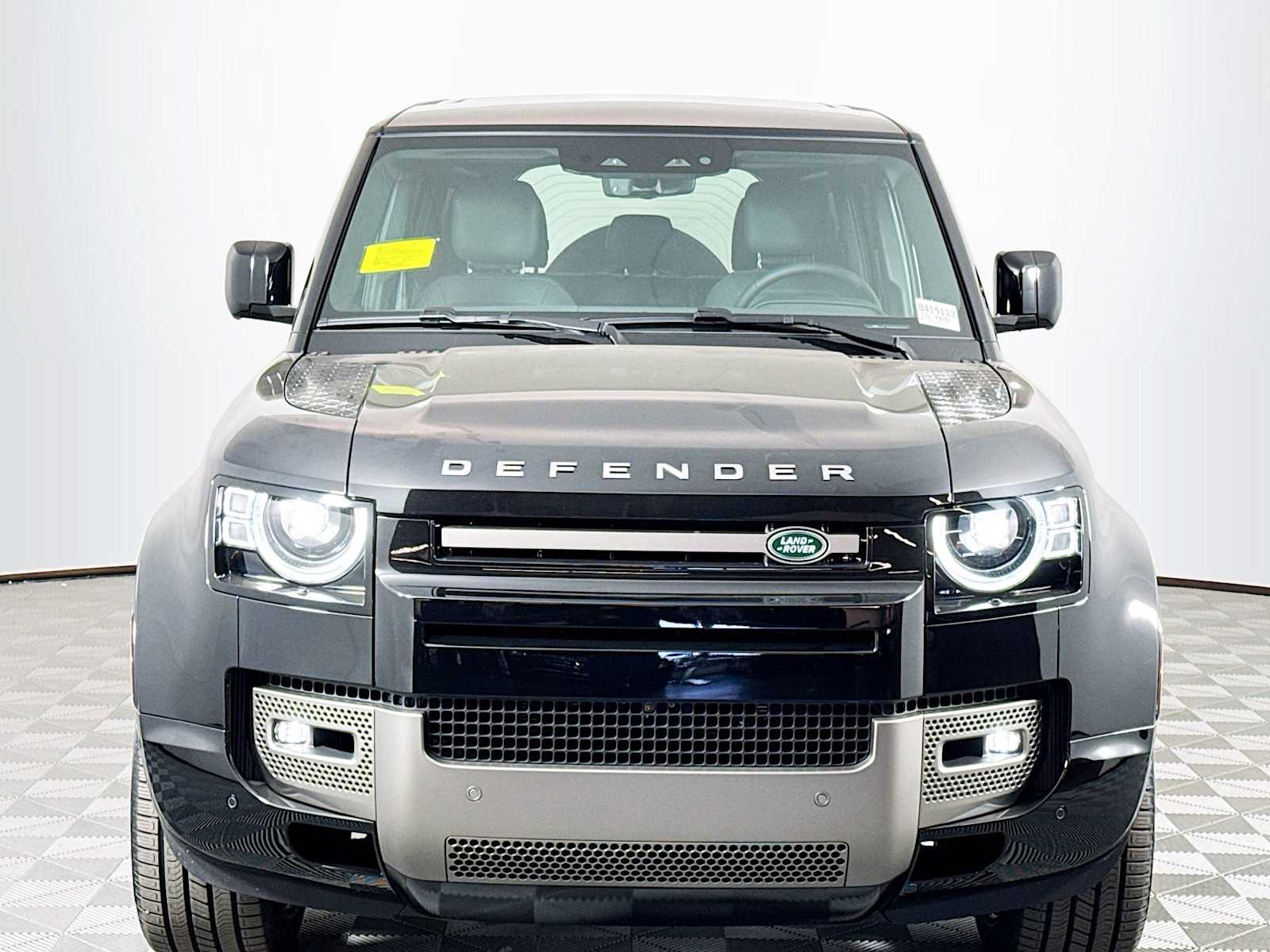 2025 Land Rover Defender 110 X-Dynamic SE photo 2