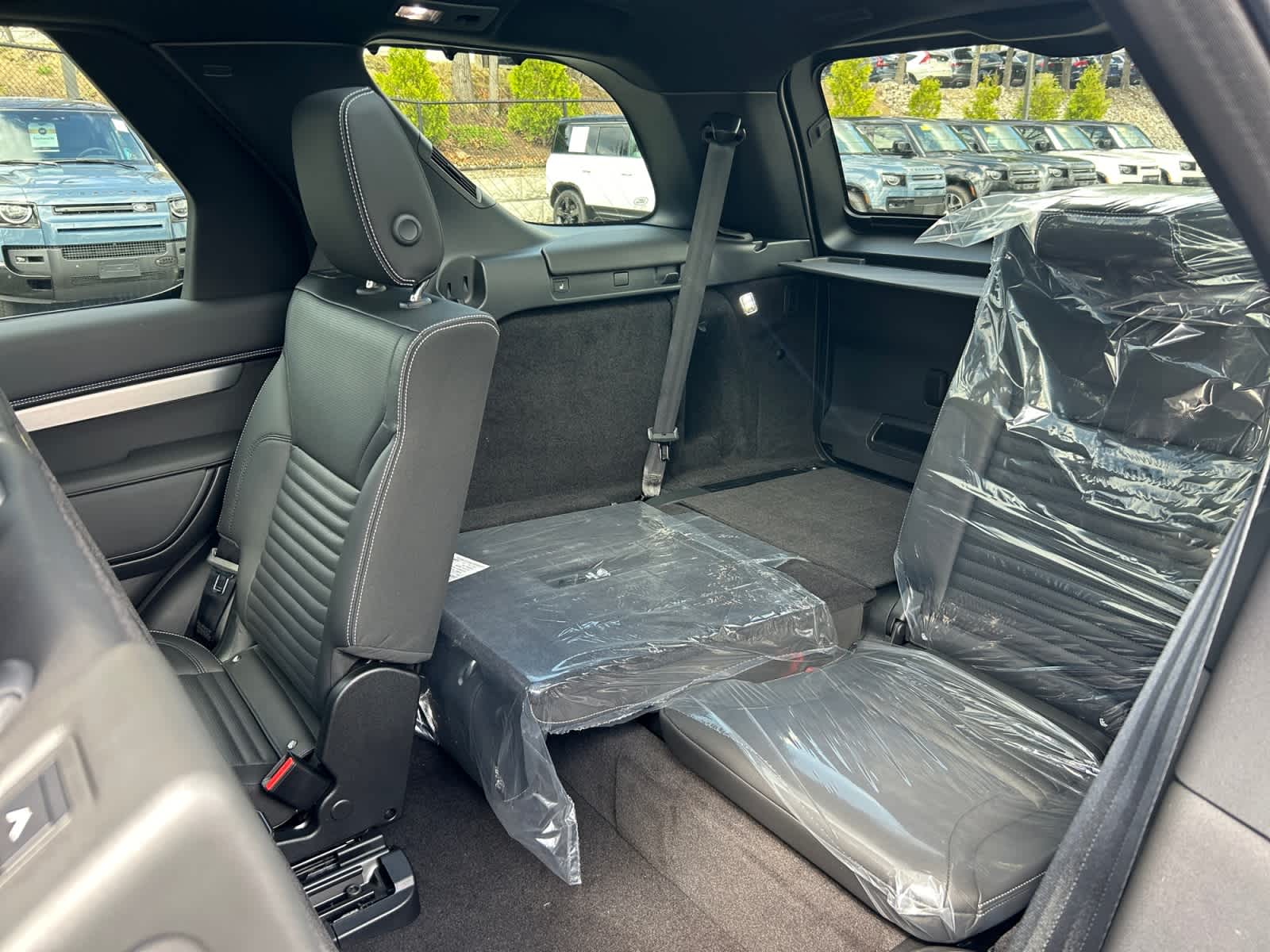 new 2026 Land Rover Discovery car, priced at $79,671