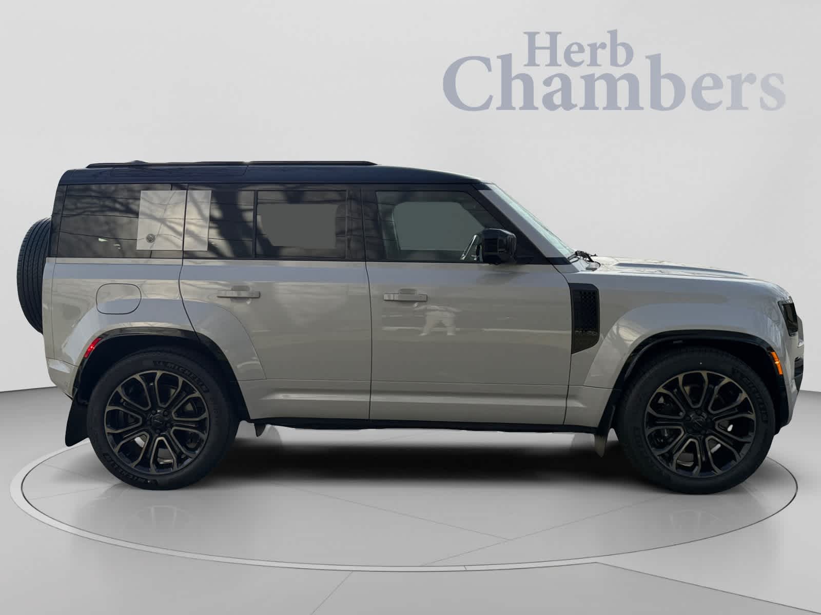 2026 Land Rover Defender OCTA - Photo 5