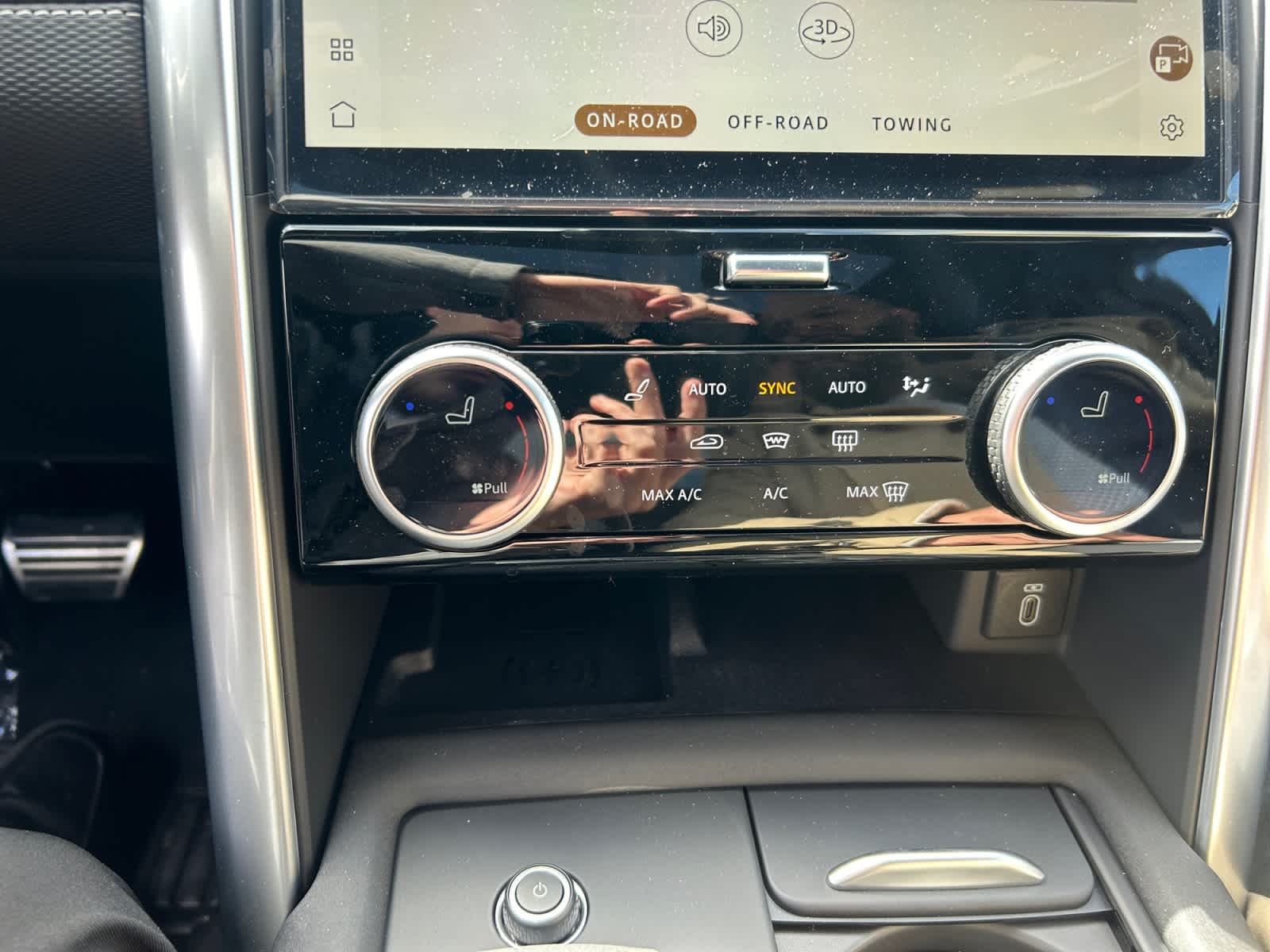 new 2026 Land Rover Discovery car, priced at $79,671