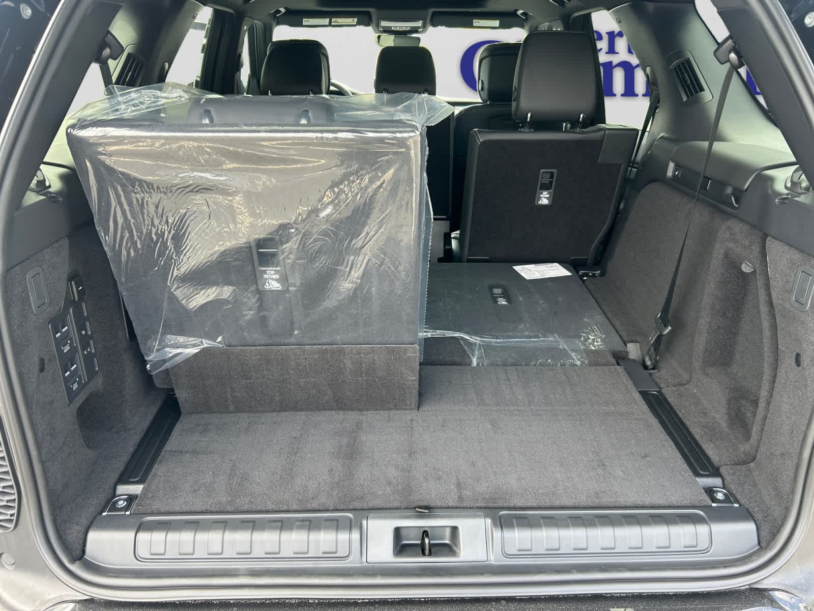 new 2026 Land Rover Discovery car, priced at $79,671