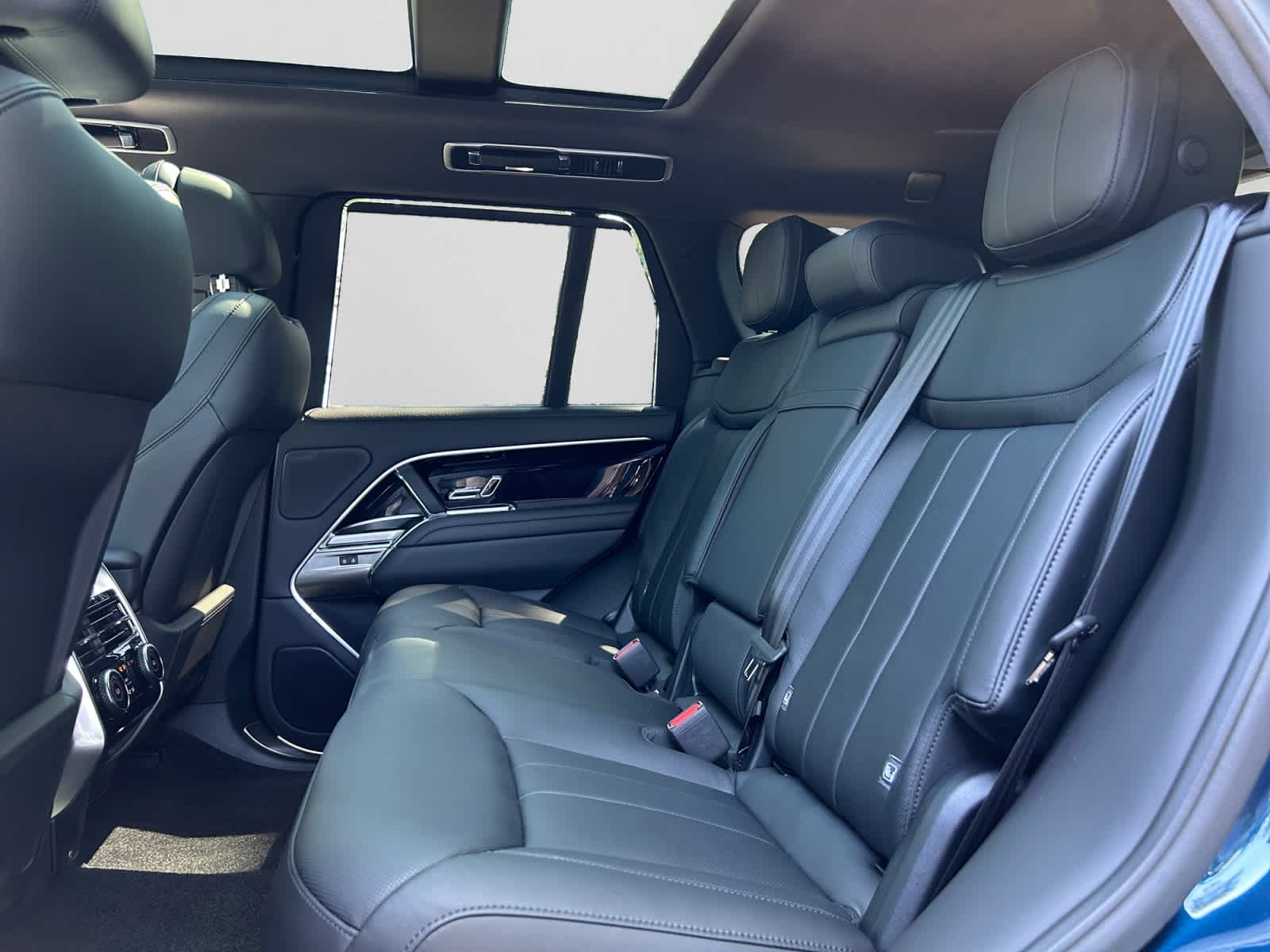 2026 Land Rover Range Rover SE - Photo 18