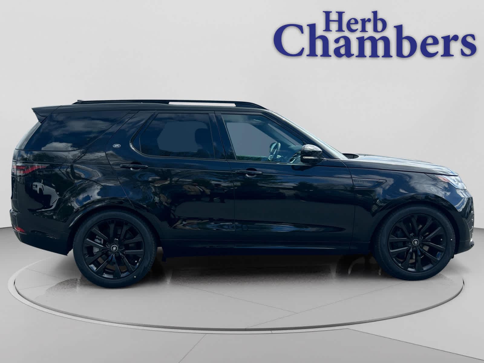 new 2026 Land Rover Discovery car, priced at $79,671