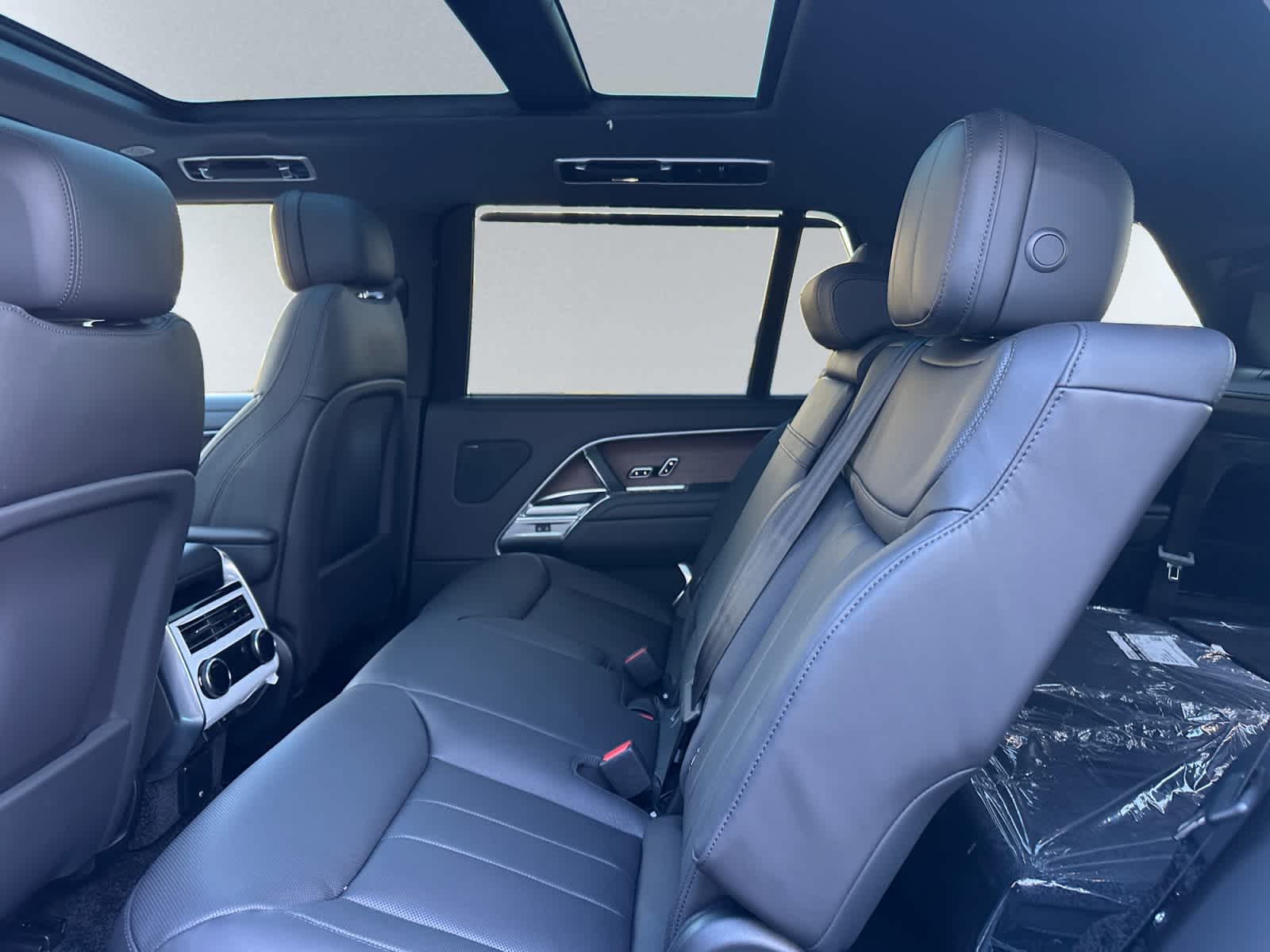 2026 Land Rover Range Rover SE - Photo 18