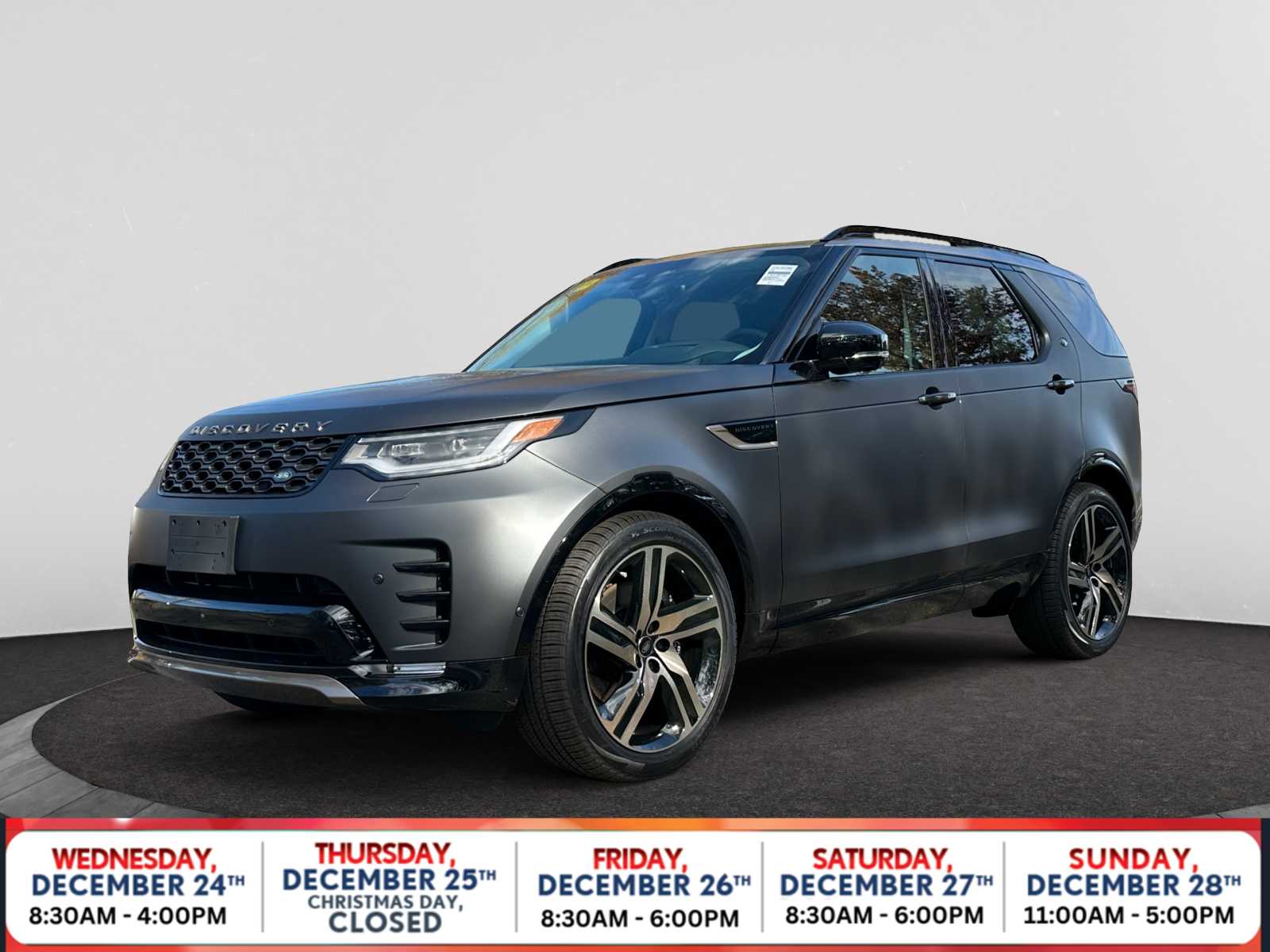 2026 Land Rover Discovery Tempest Edition's photo