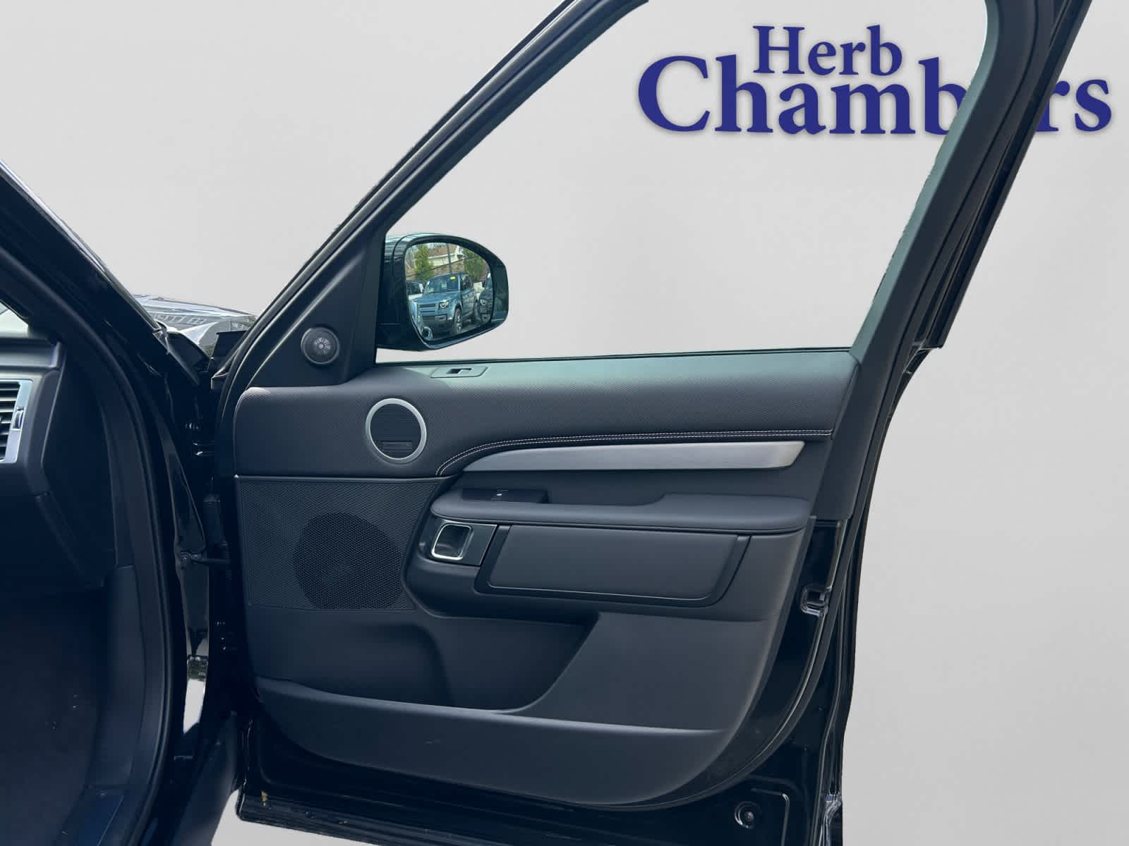 new 2026 Land Rover Discovery car, priced at $79,671