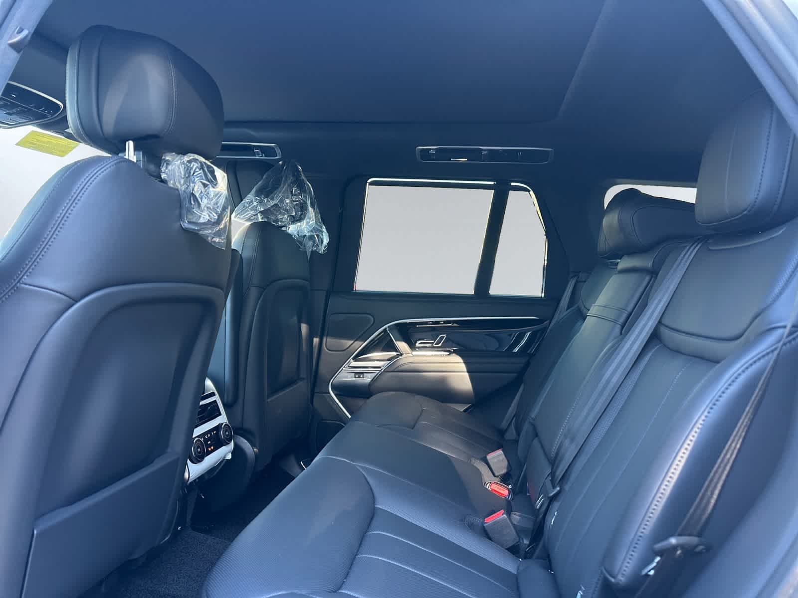 2026 Land Rover Range Rover SE - Photo 18