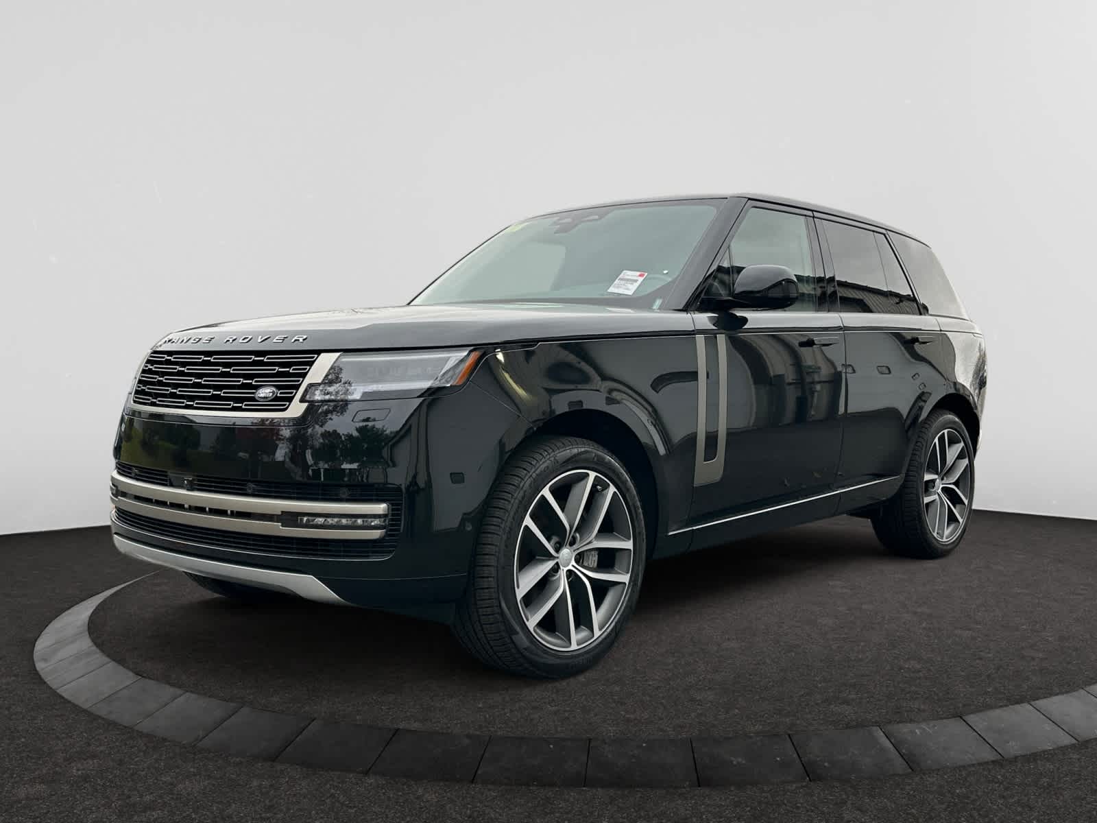 2025 Land Rover Range Rover SE's photo