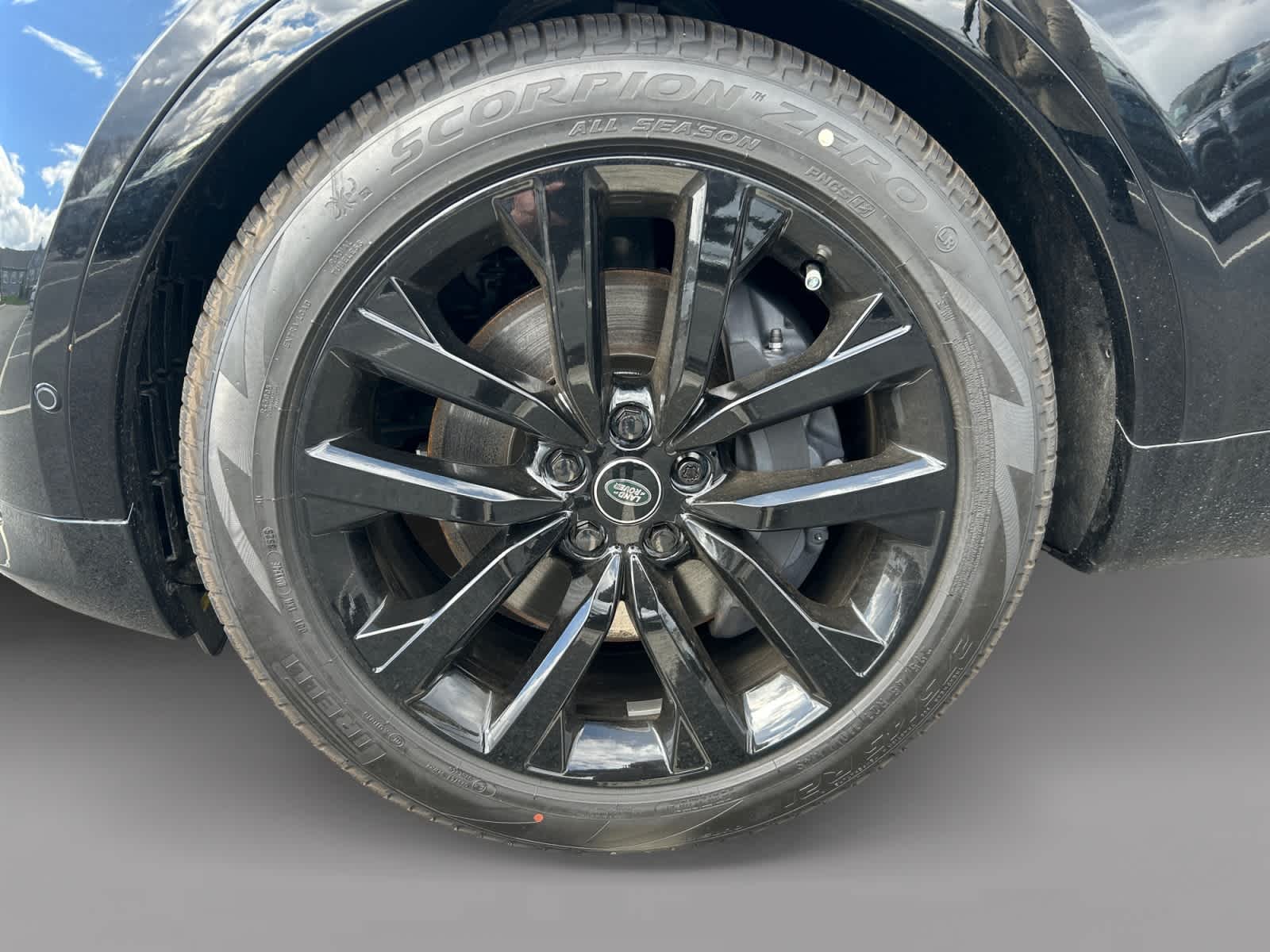 new 2026 Land Rover Discovery car, priced at $79,671