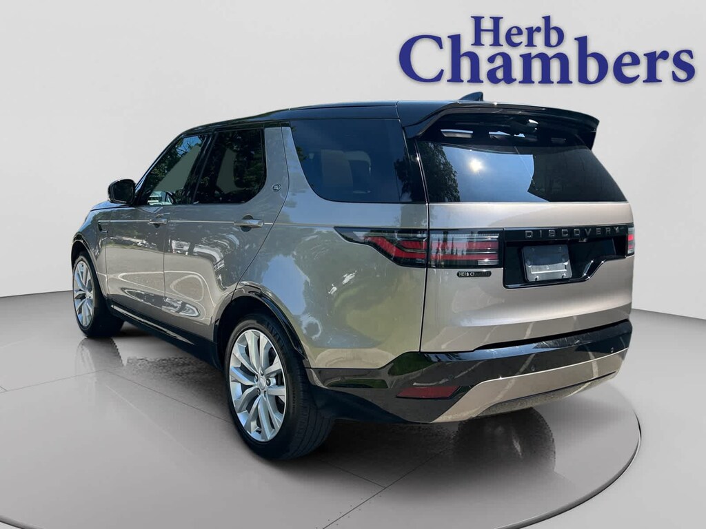 Used 2024 Land Rover Discovery P300 Dynamic SE SUV