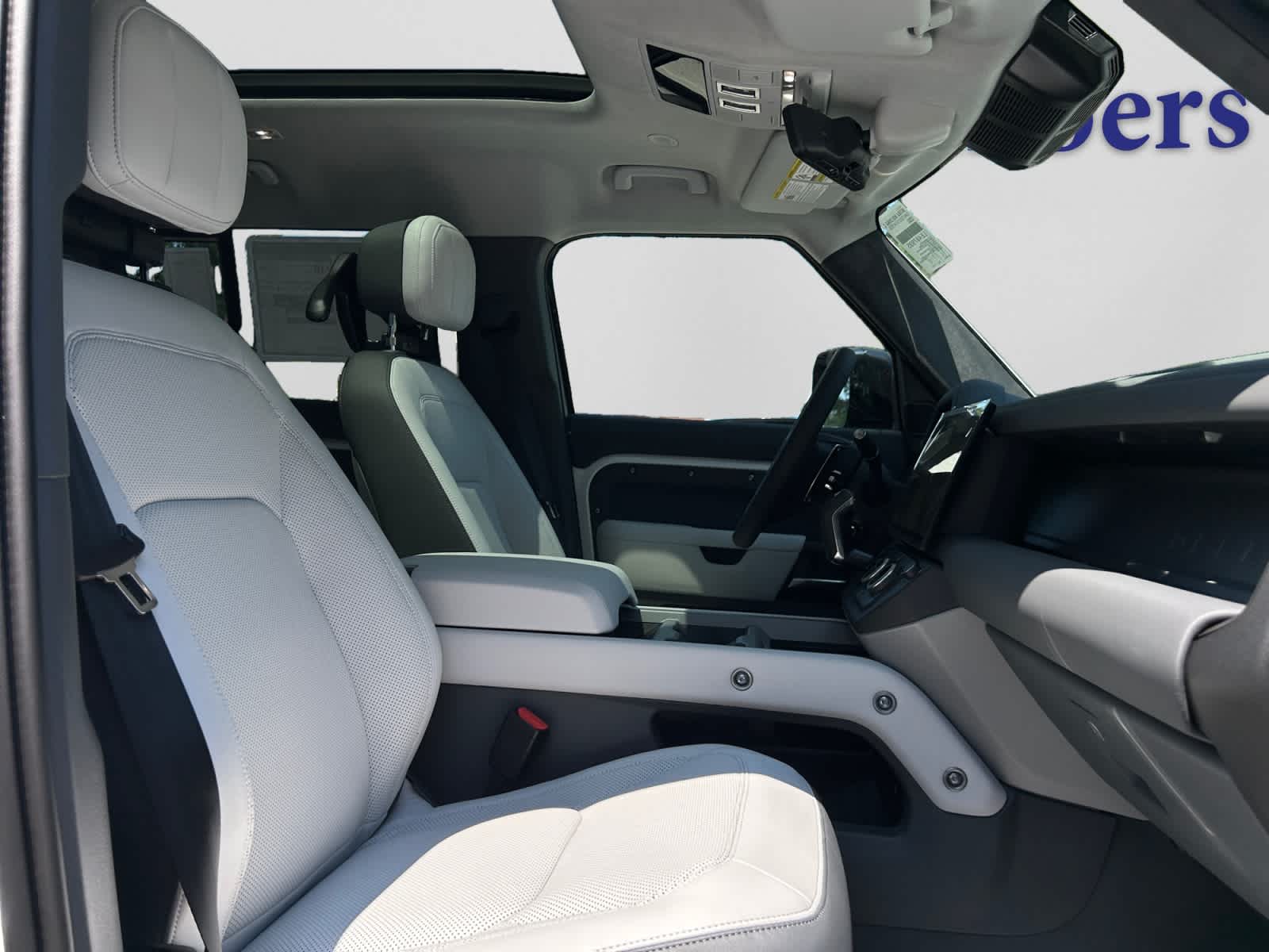 2026 Land Rover Defender V8 - Photo 20