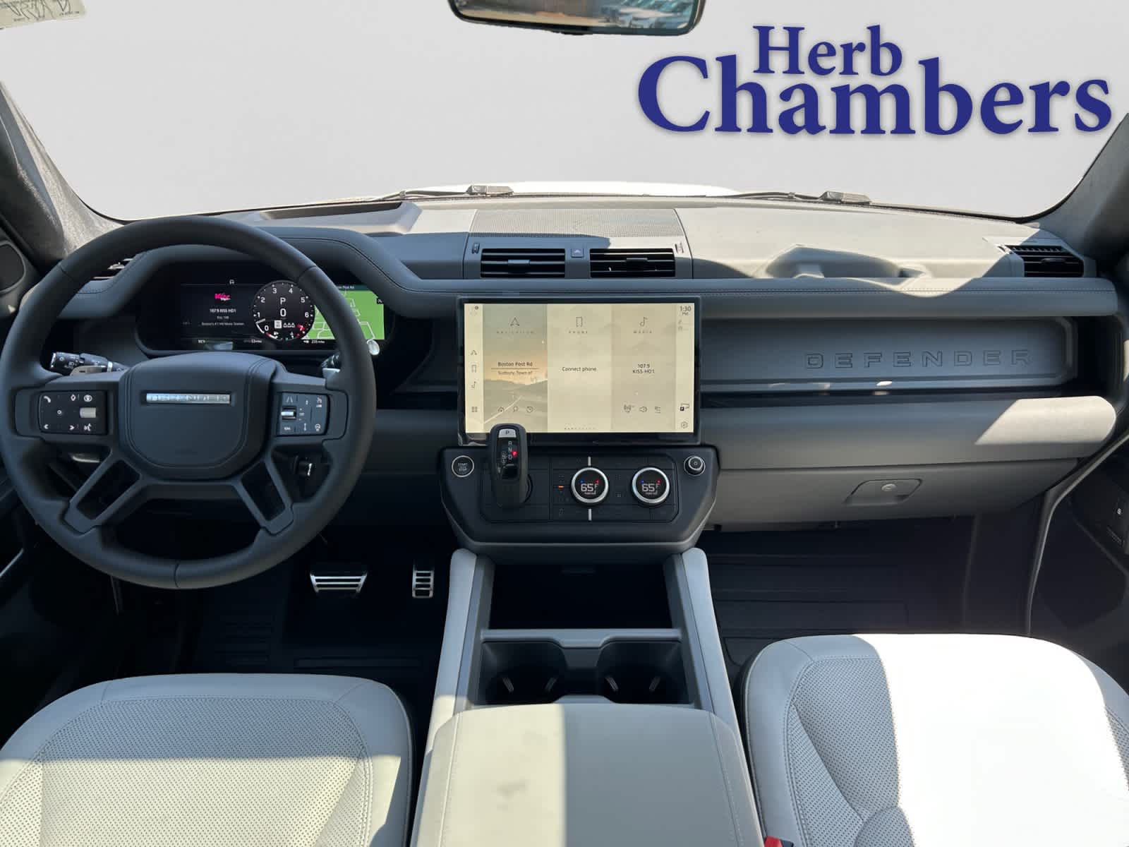 2026 Land Rover Defender V8 - Photo 10