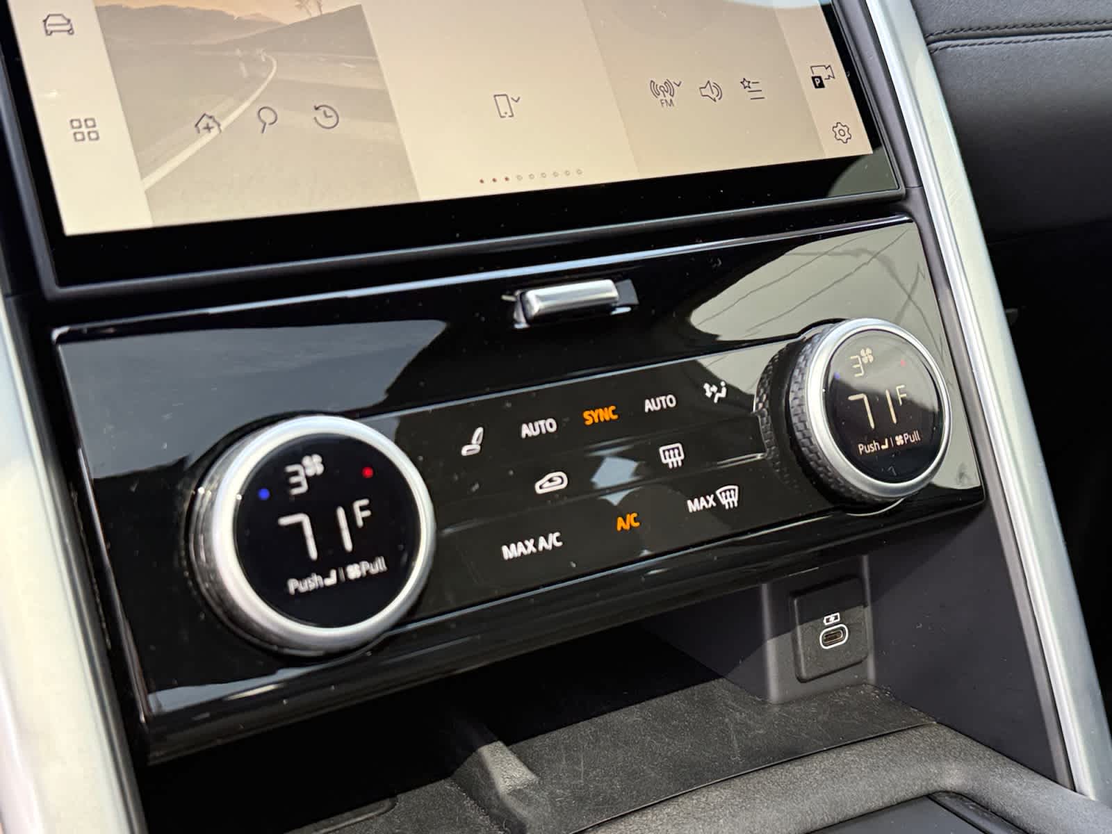 used 2025 Land Rover Discovery car, priced at $49,000