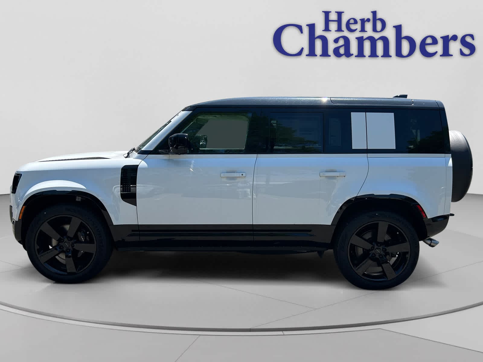 2026 Land Rover Defender V8 - Photo 6