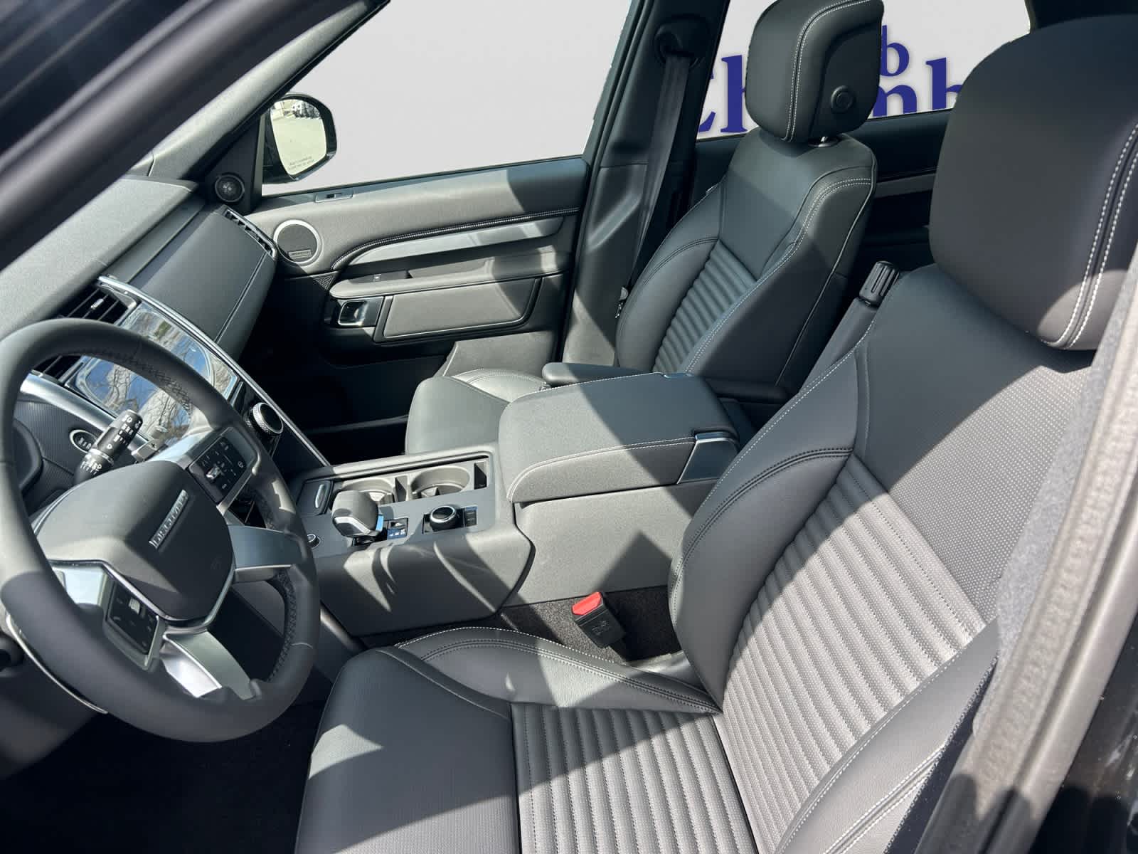 new 2026 Land Rover Discovery car, priced at $79,671