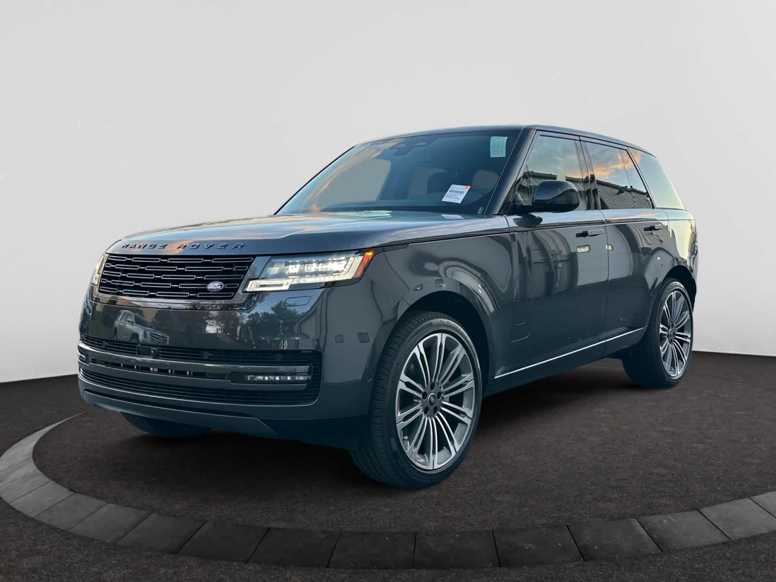 2025 Land Rover Range Rover SE's photo