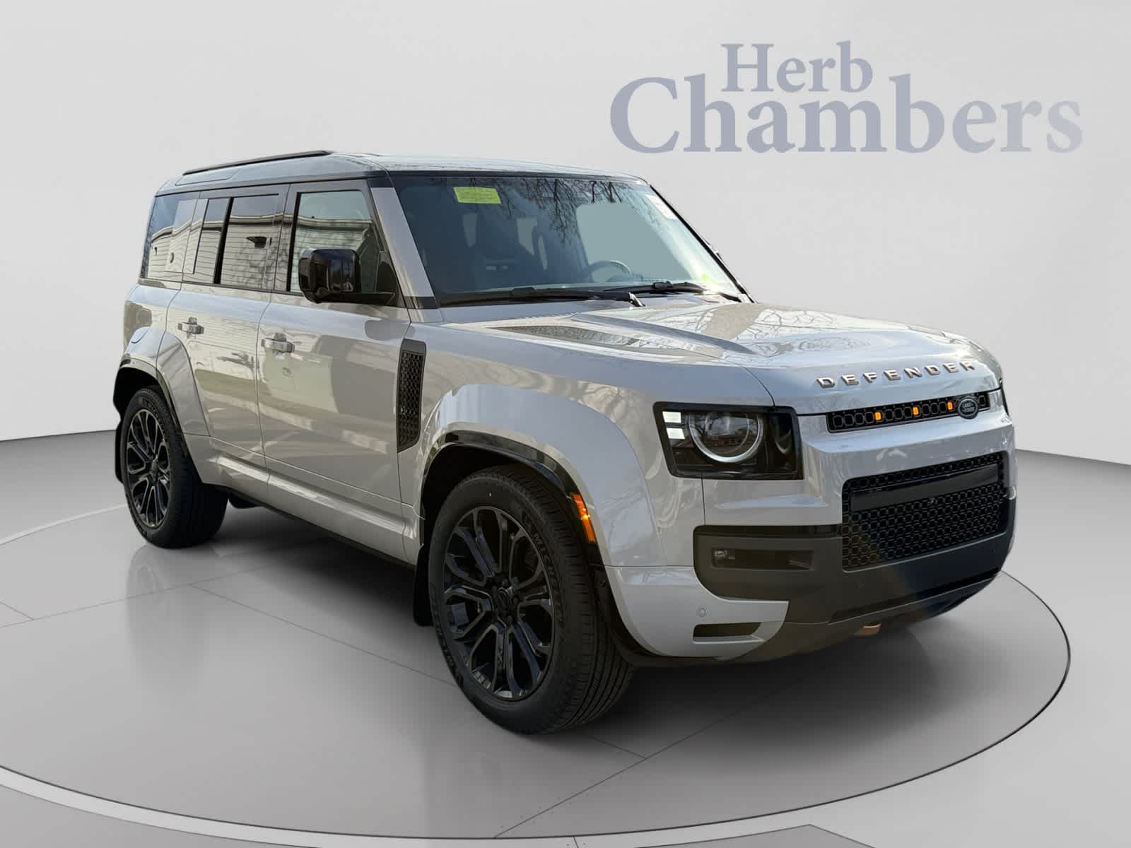 2026 Land Rover Defender OCTA - Photo 3