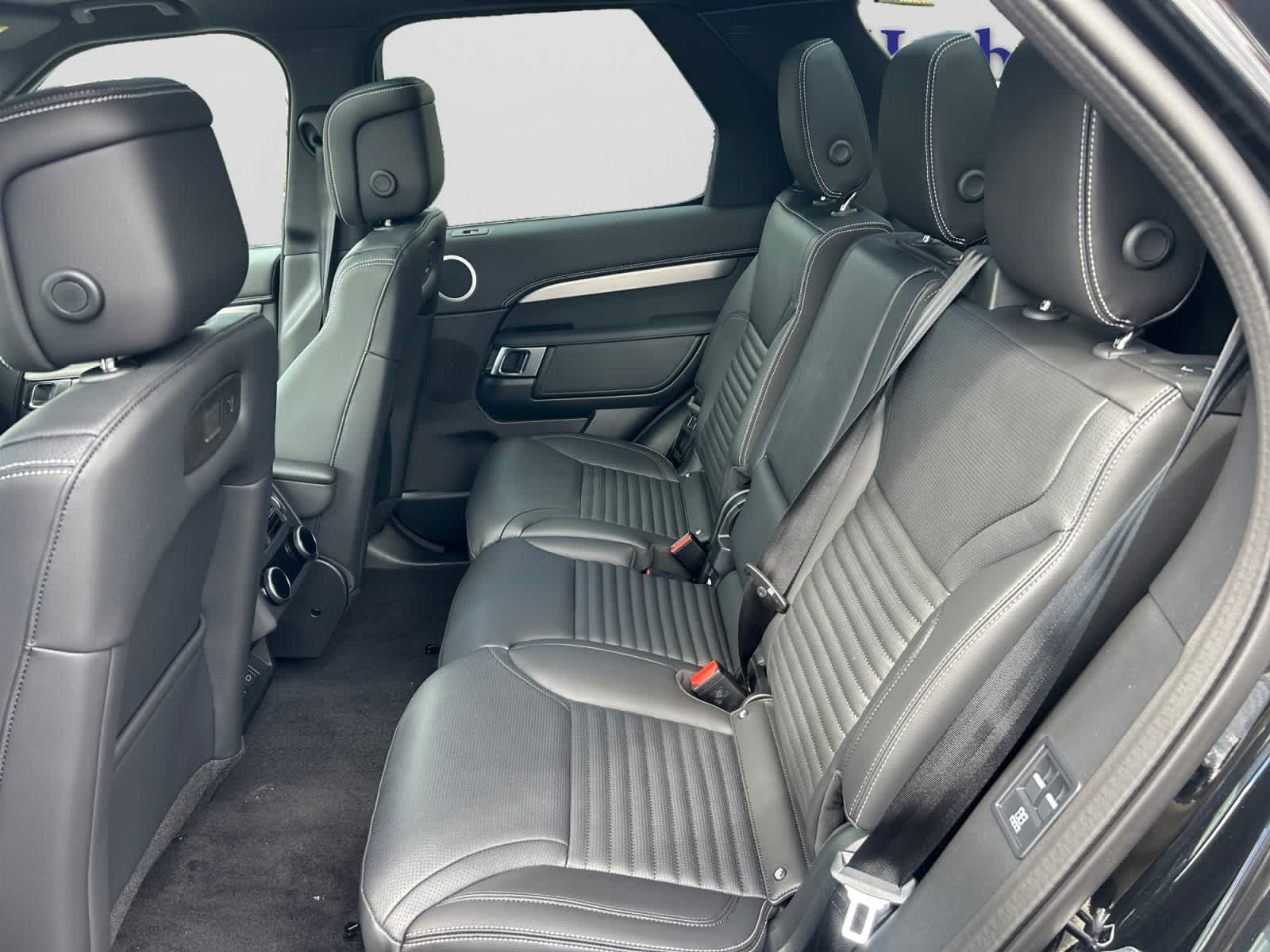 new 2026 Land Rover Discovery car, priced at $79,671