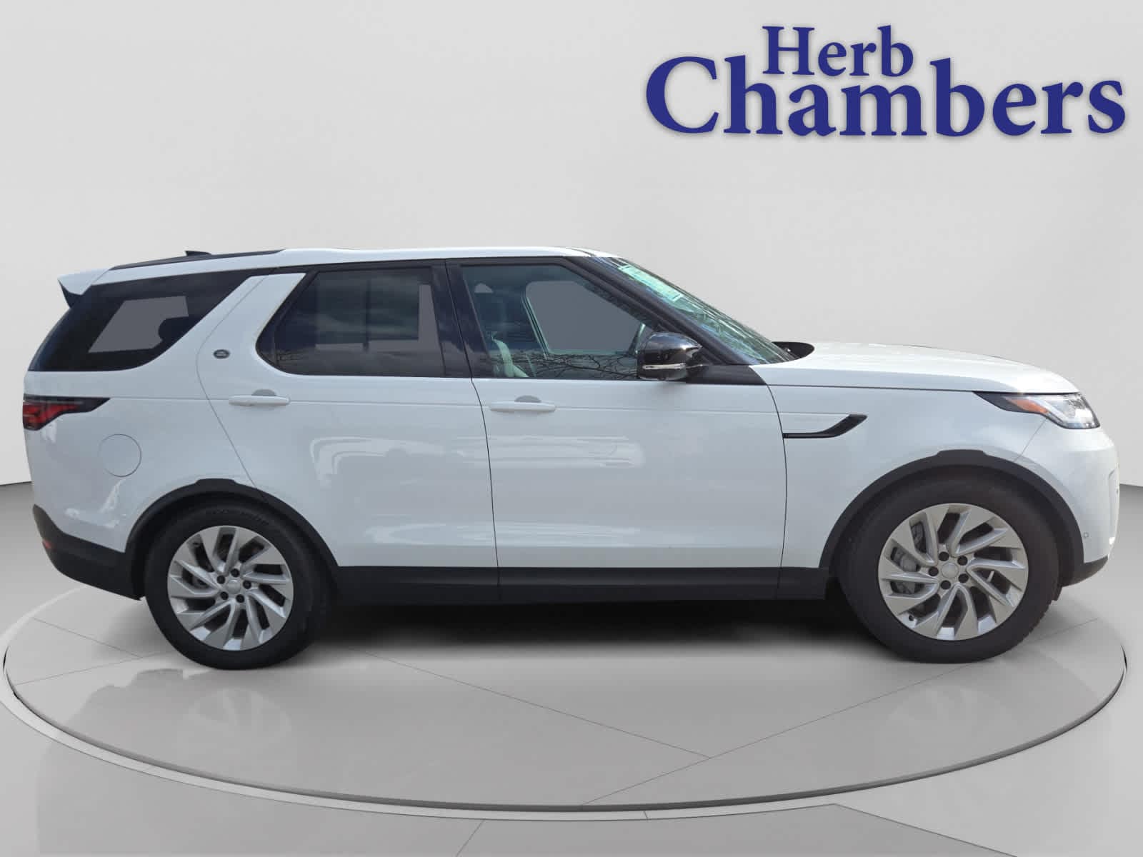 used 2025 Land Rover Discovery car, priced at $48,000