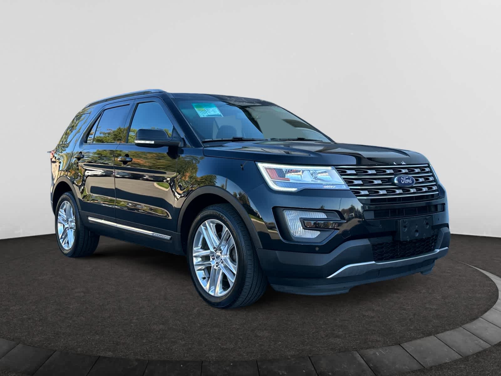 2017 Ford Explorer XLT photo 2