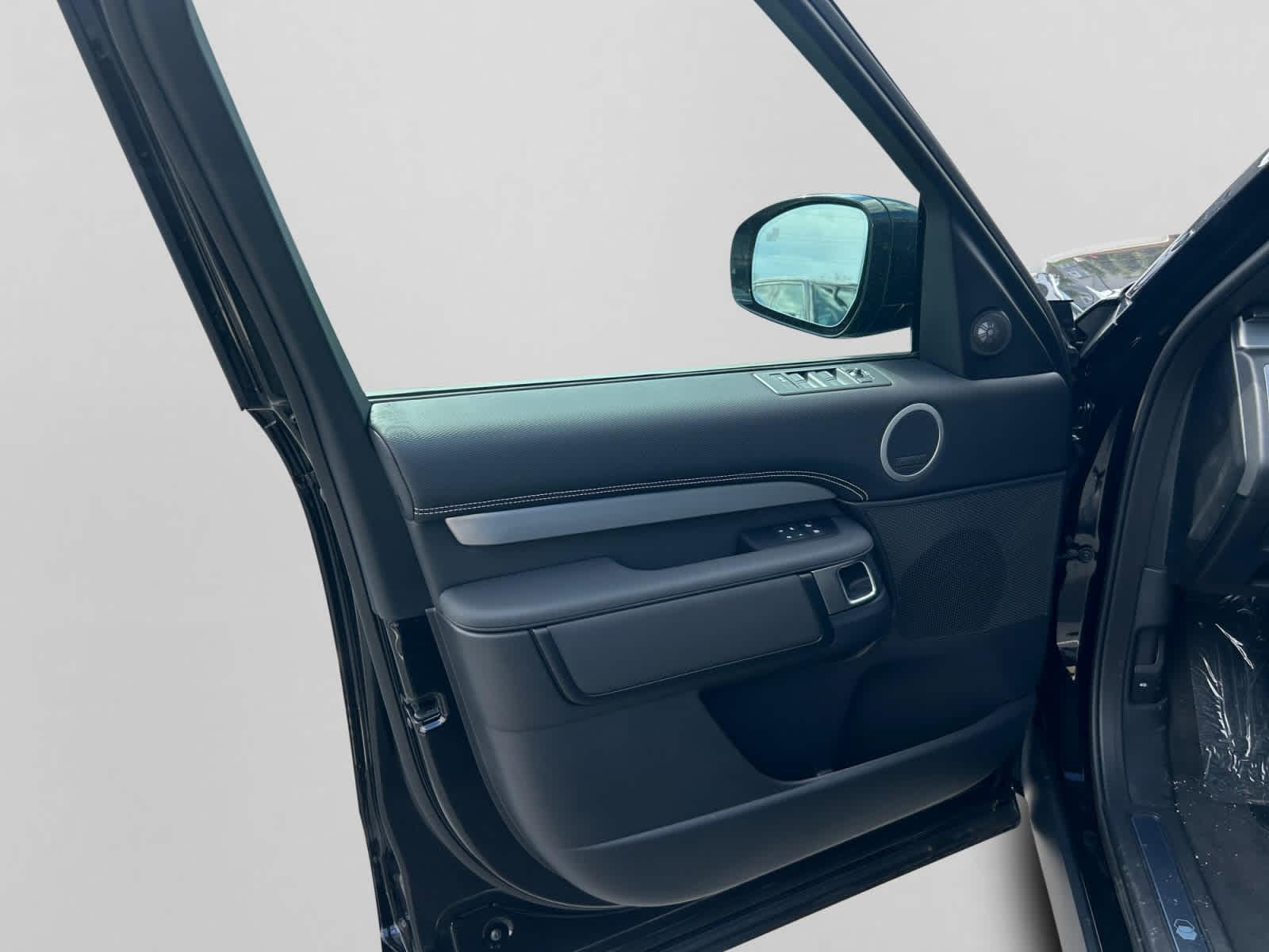 new 2026 Land Rover Discovery car, priced at $79,671