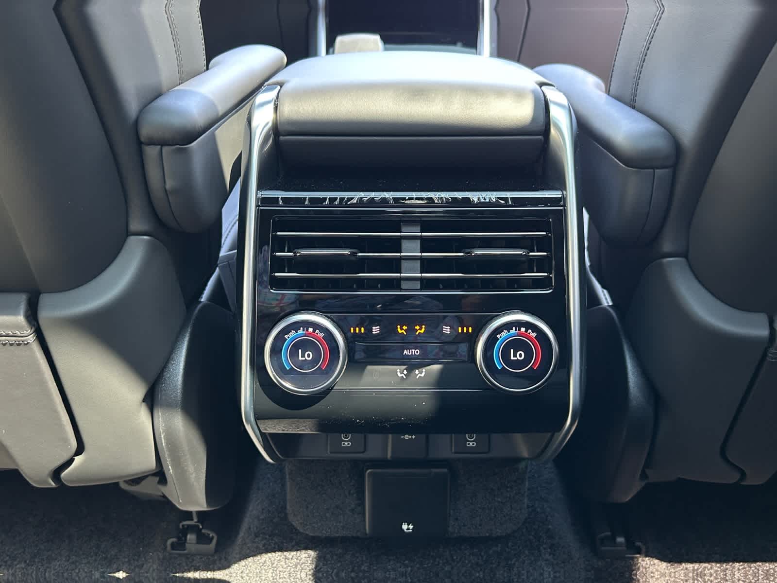 2026 Land Rover Range Rover SE - Photo 13