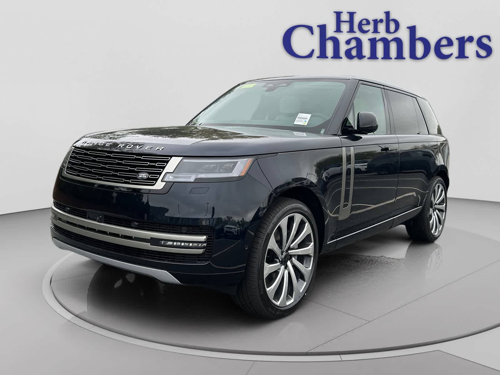 2026 Land Rover Range Rover 3.0 SE LWB 7's photo