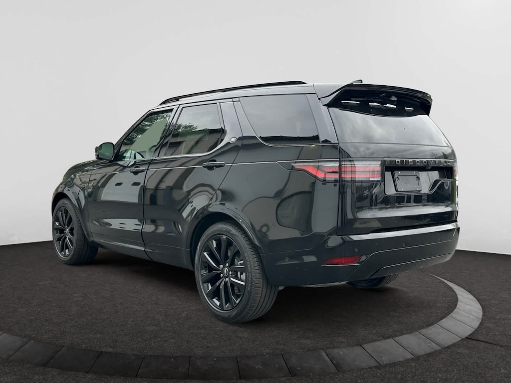 New 2026 Land Rover Discovery Dynamic SE SUV