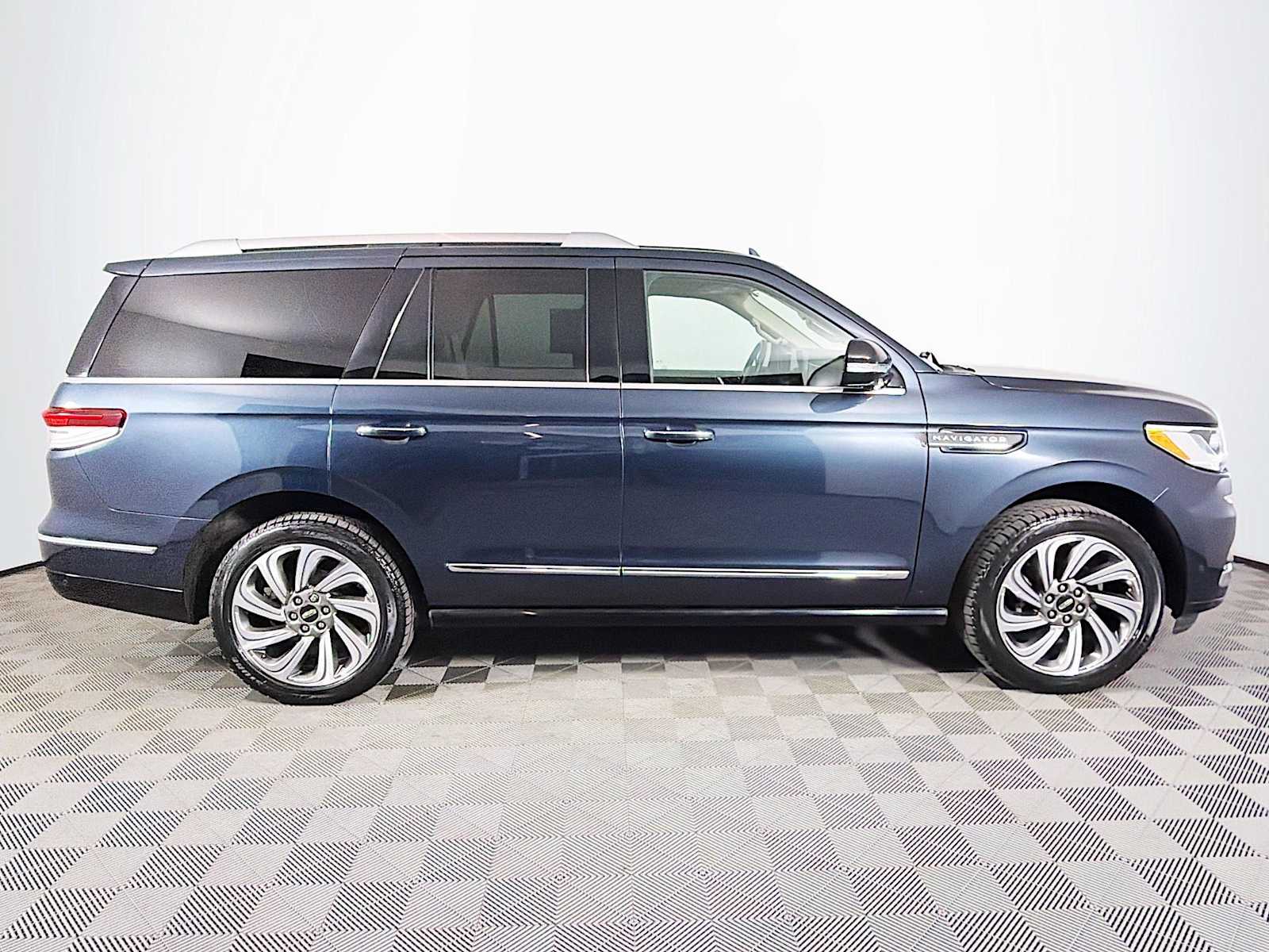 used 2022 Lincoln Navigator car, priced at $48,790
