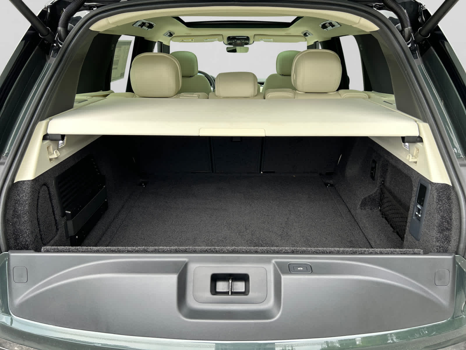 new 2026 Land Rover Range Rover car, priced at $152,975