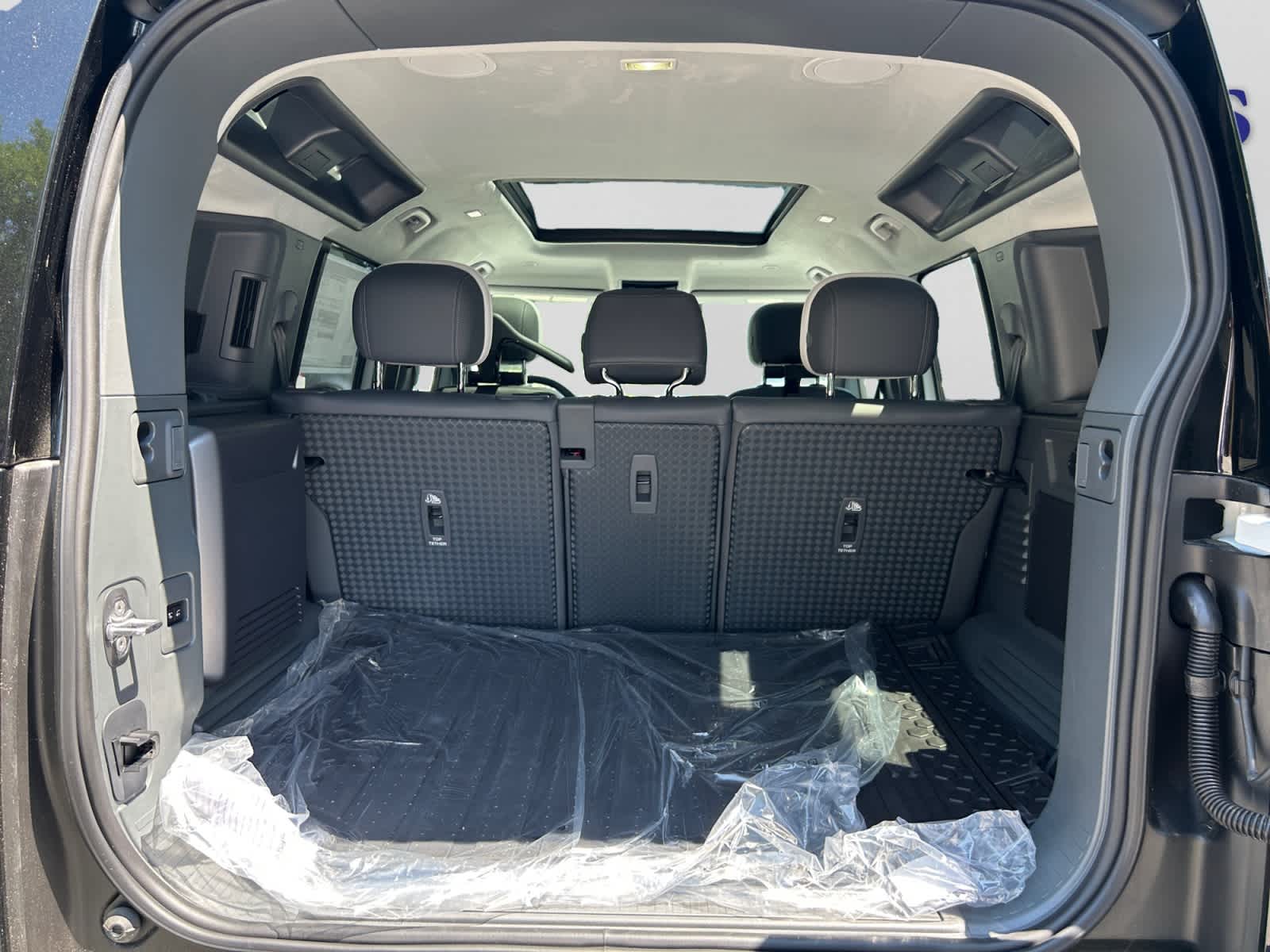 2026 Land Rover Defender V8 - Photo 7