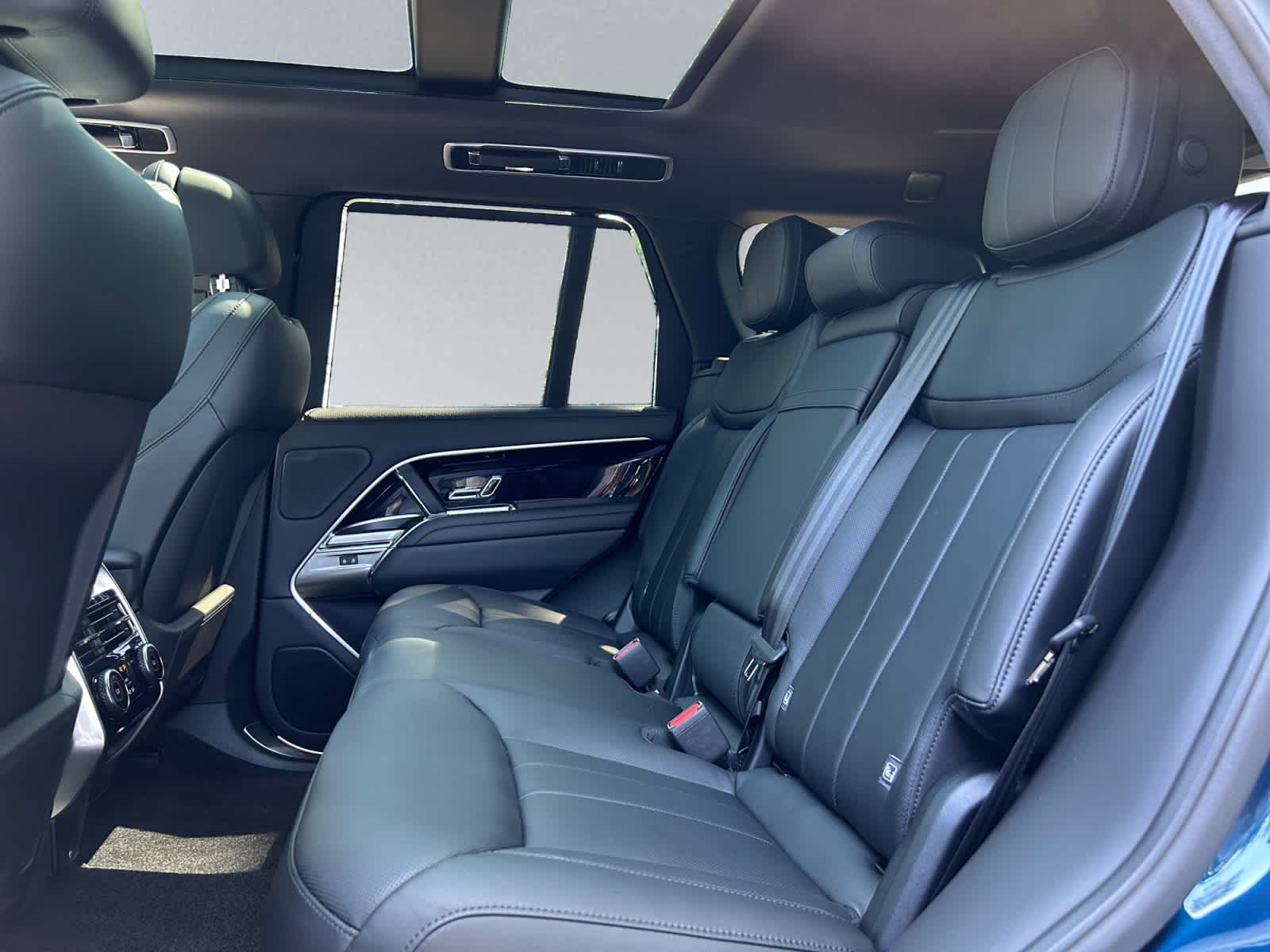 2026 Land Rover Range Rover SE - Photo 18