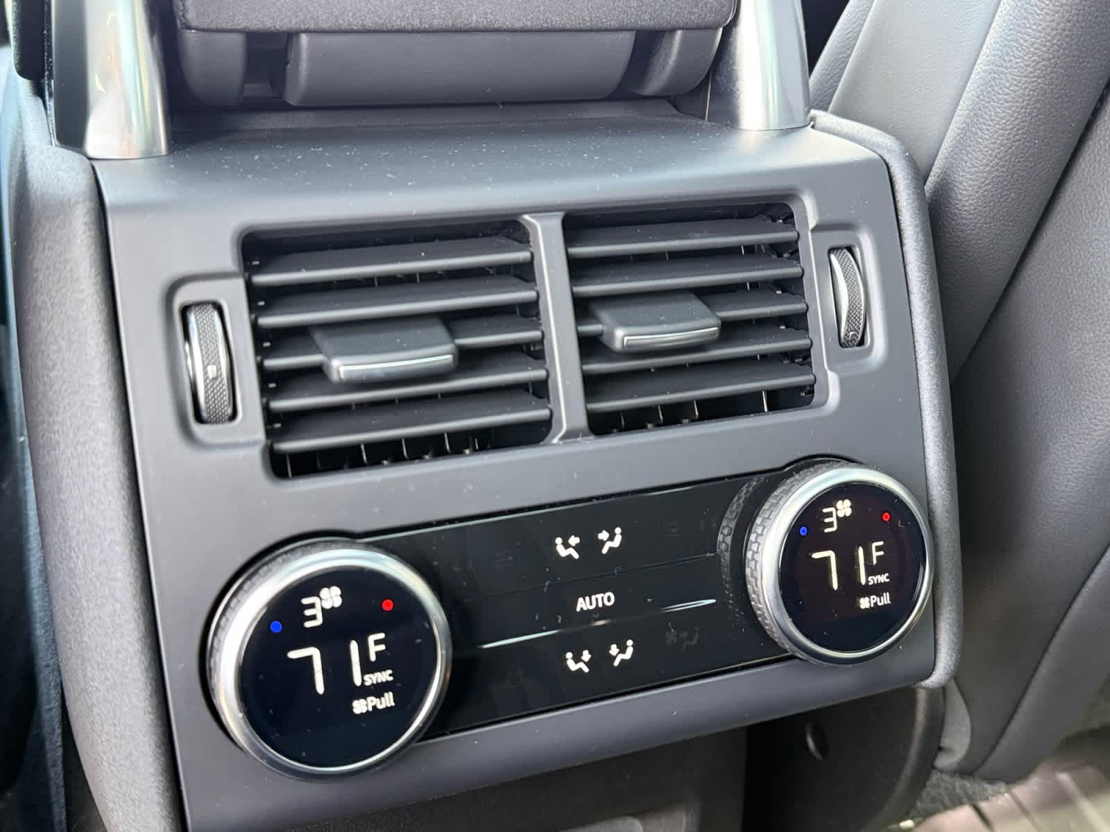 used 2025 Land Rover Discovery car, priced at $49,000