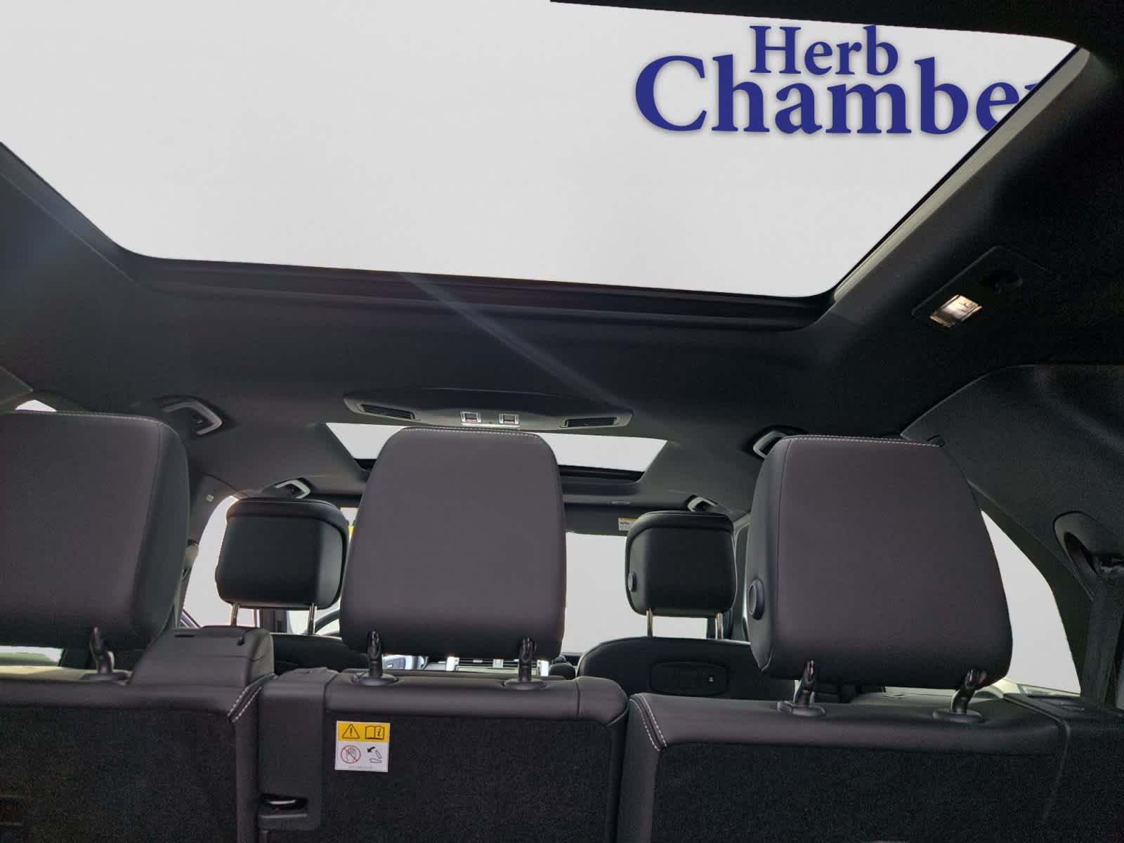 used 2025 Land Rover Discovery car, priced at $48,000