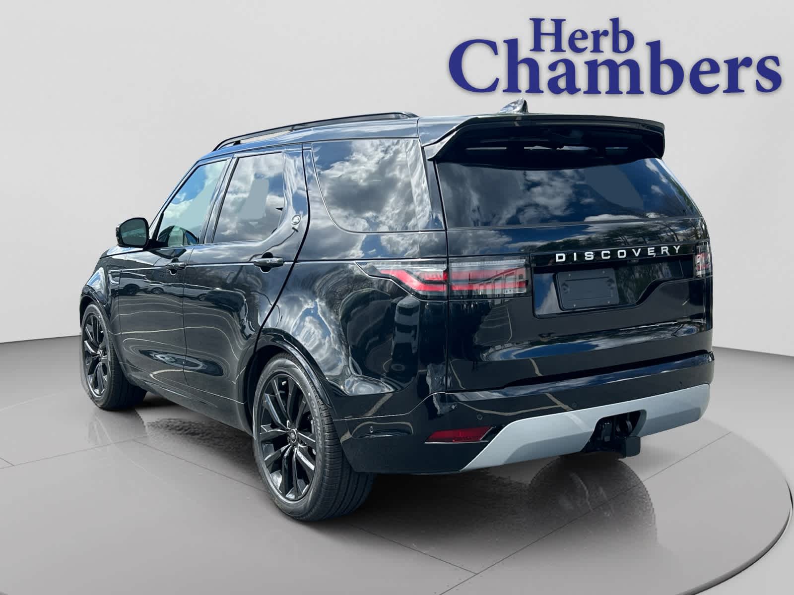 new 2026 Land Rover Discovery car, priced at $79,671