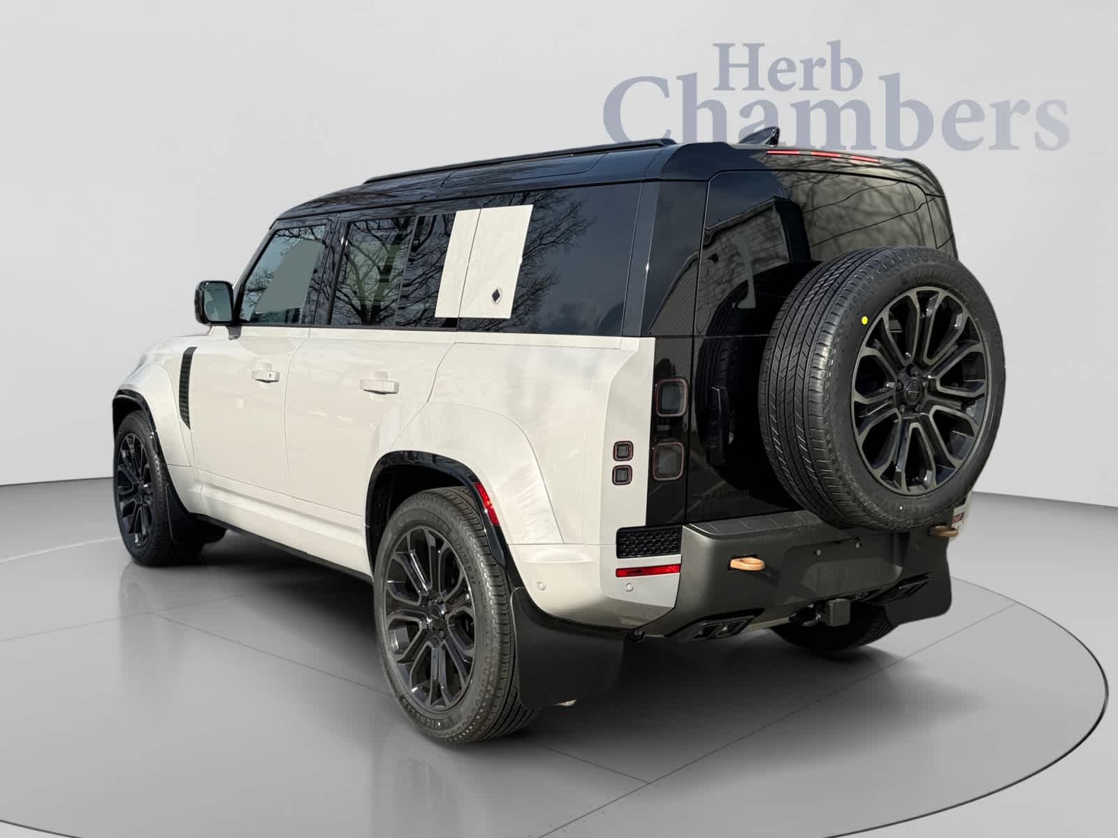 2026 Land Rover Defender OCTA - Photo 4