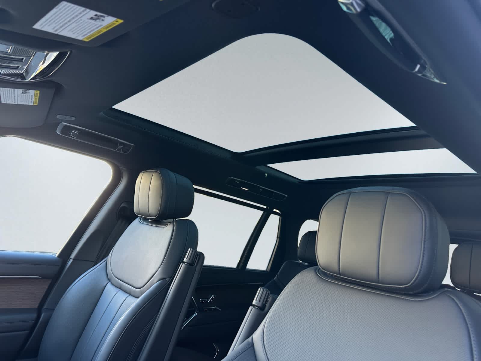 2026 Land Rover Range Rover SE - Photo 13