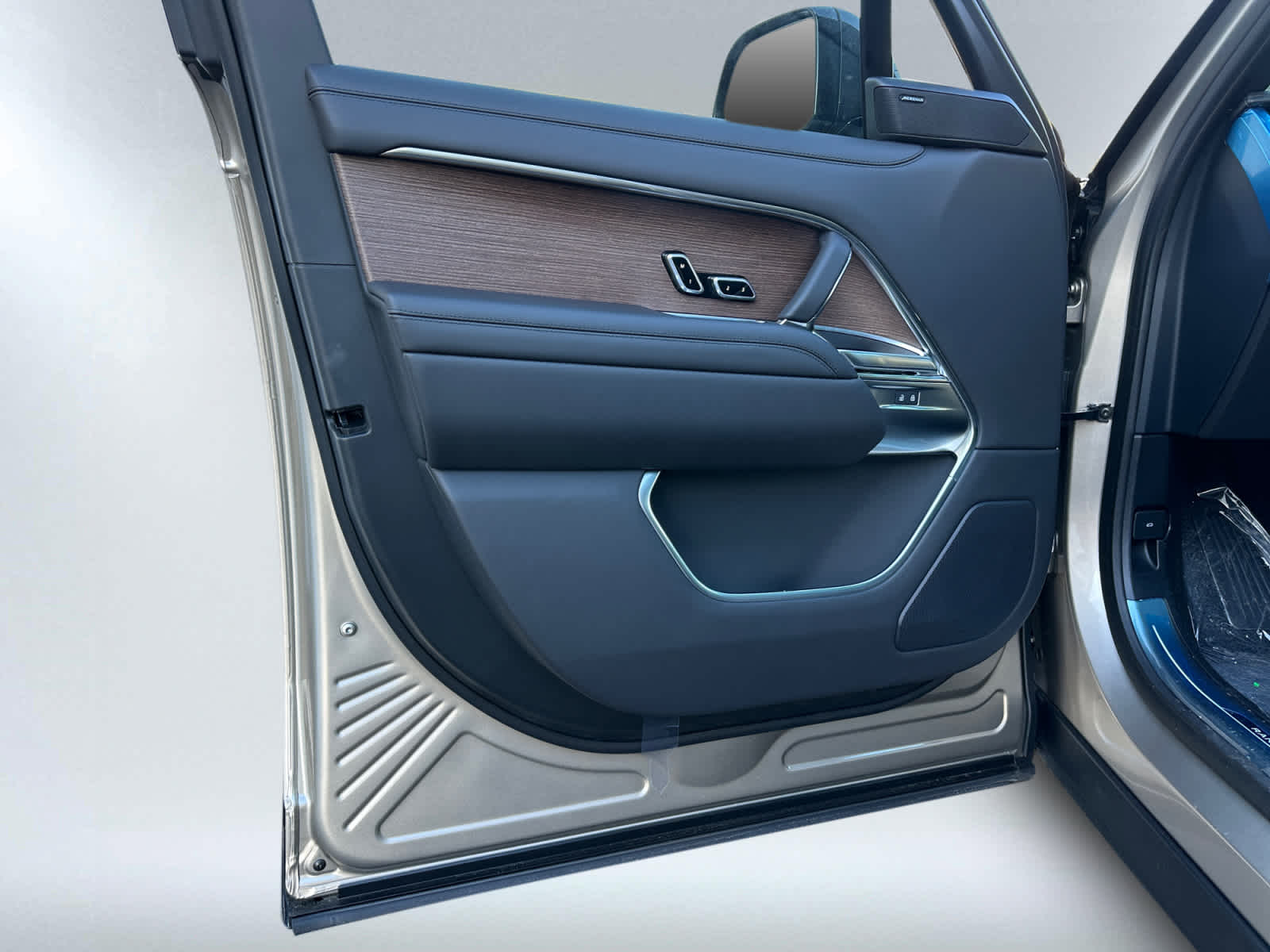 2026 Land Rover Range Rover SE - Photo 15