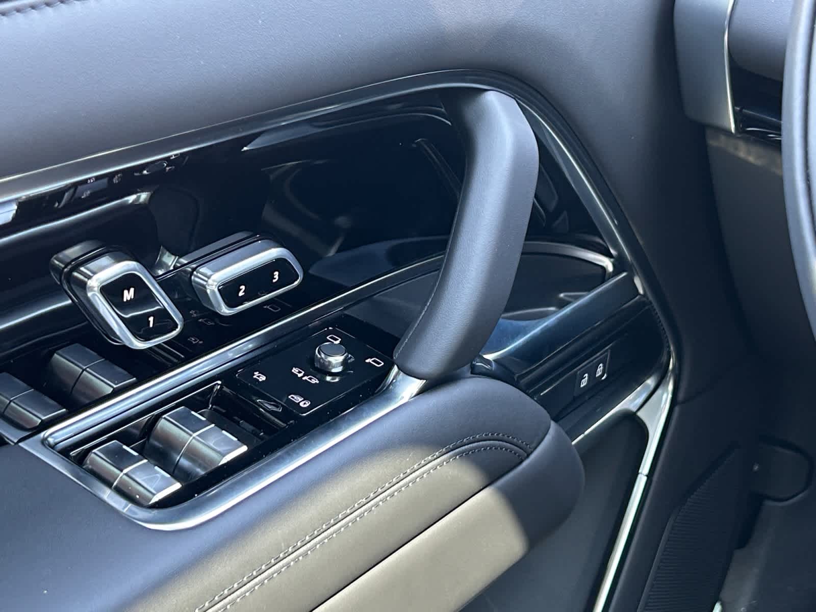 2026 Land Rover Range Rover SE - Photo 15