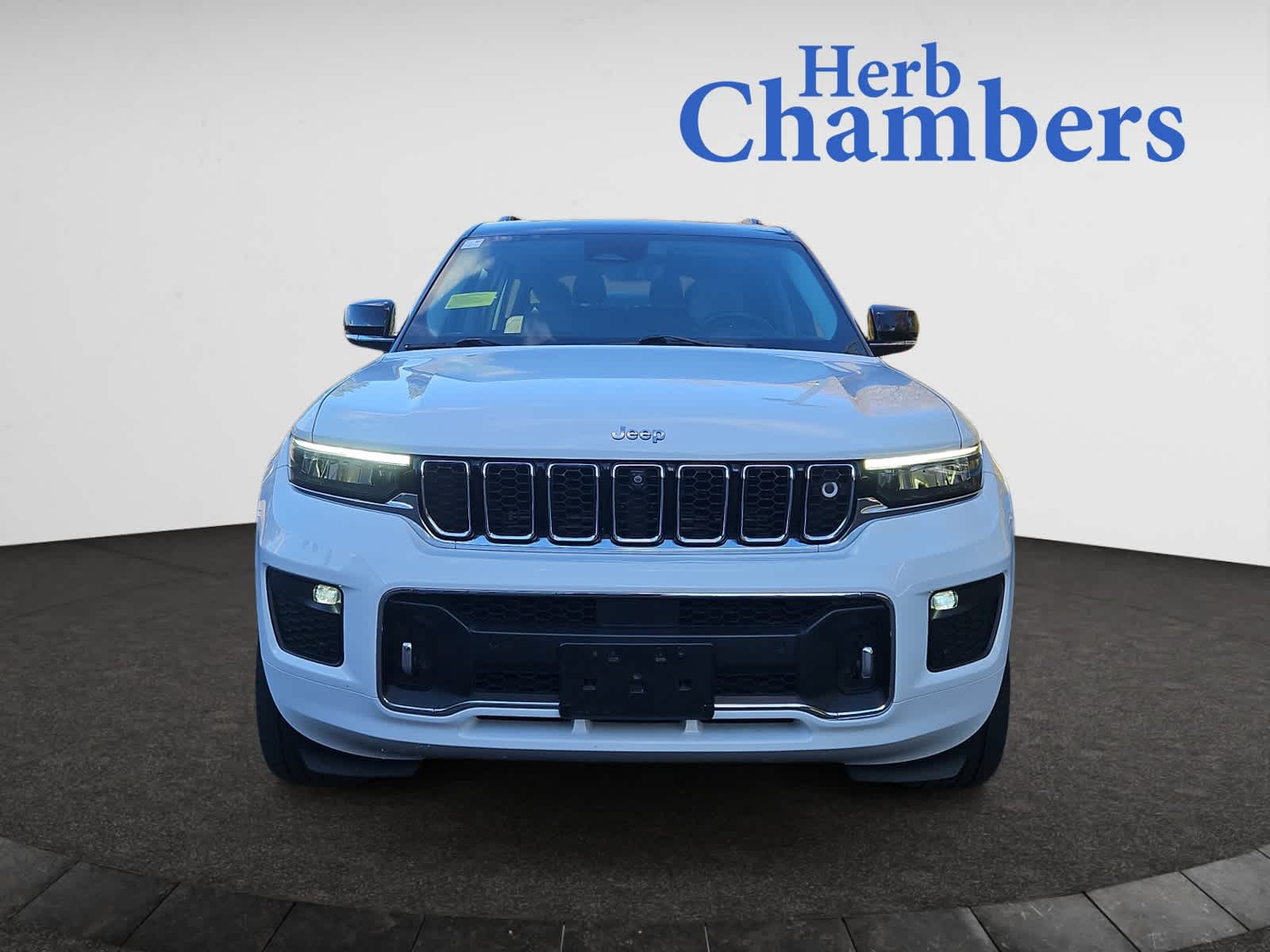 2022 Jeep Grand Cherokee Overland photo 2