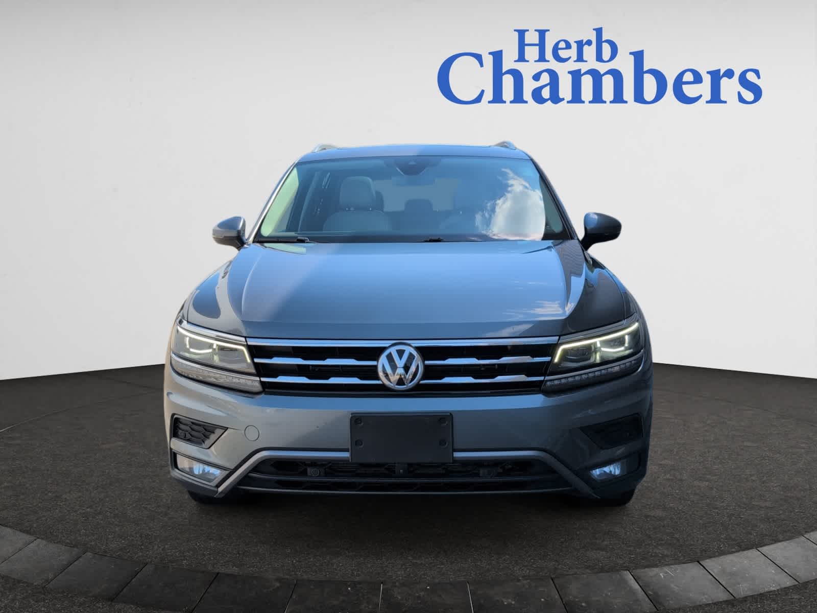 2018 Volkswagen Tiguan SEL Premium photo 2