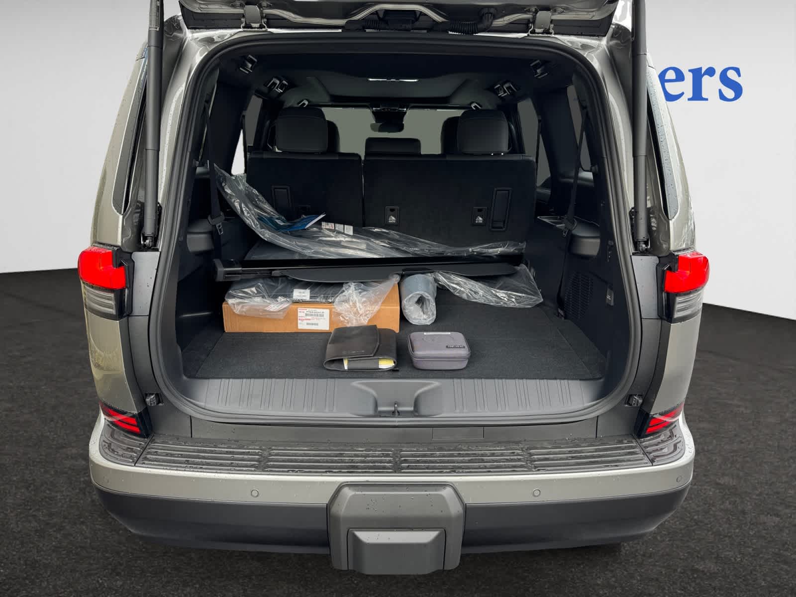 2025 Lexus GX 550 Luxury photo 2