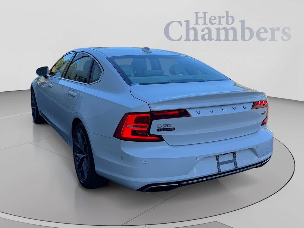 Used 2018 Volvo S90 Momentum Sedan