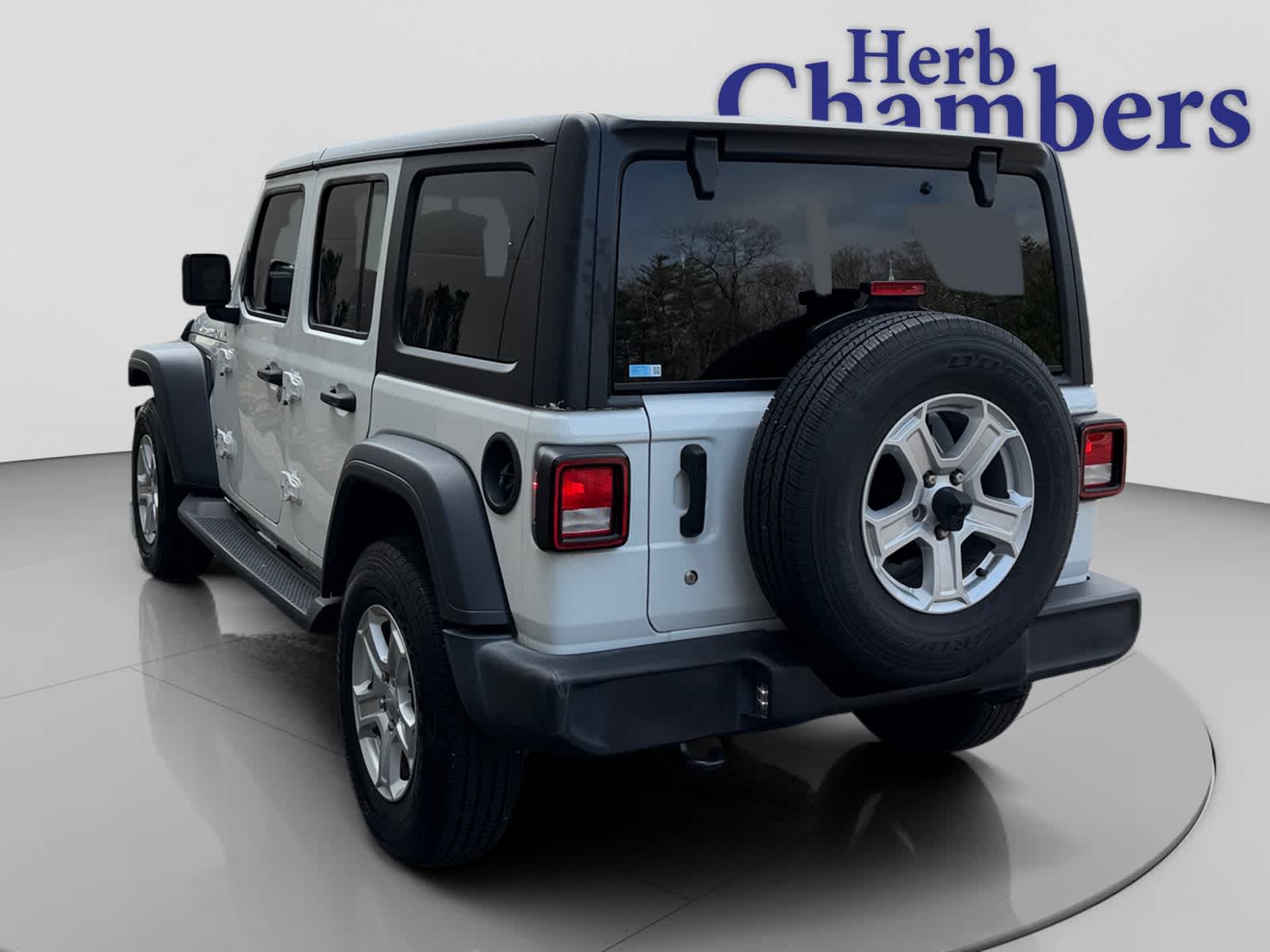 View vehicle photo 3